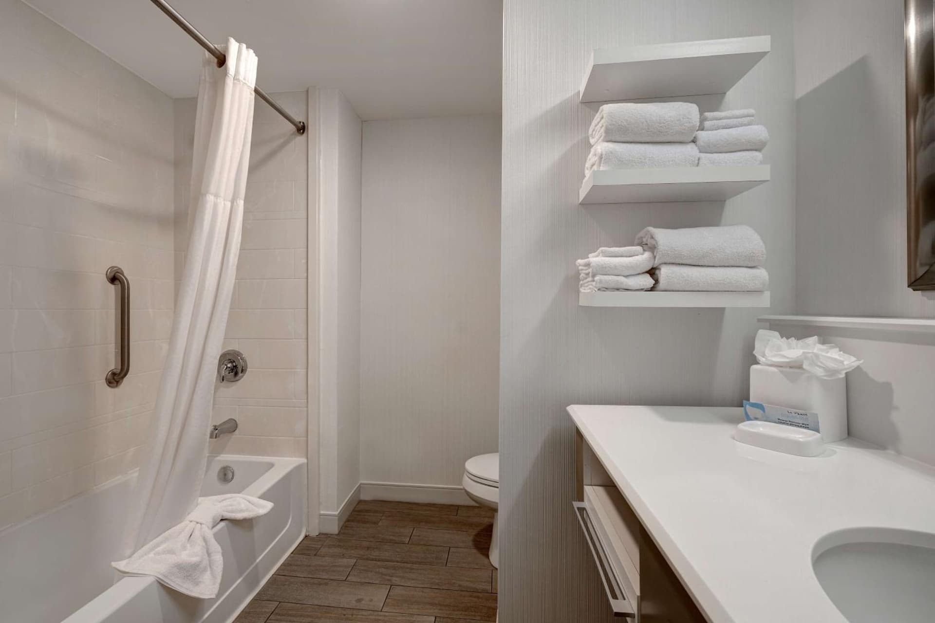 Hampton Inn & Suites Milwaukee West gallery photo in West Allis, WI — image 51