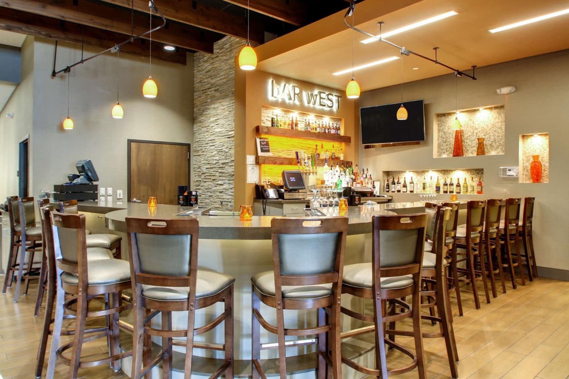 Hampton Inn & Suites Milwaukee West gallery photo in West Allis, WI — image 42