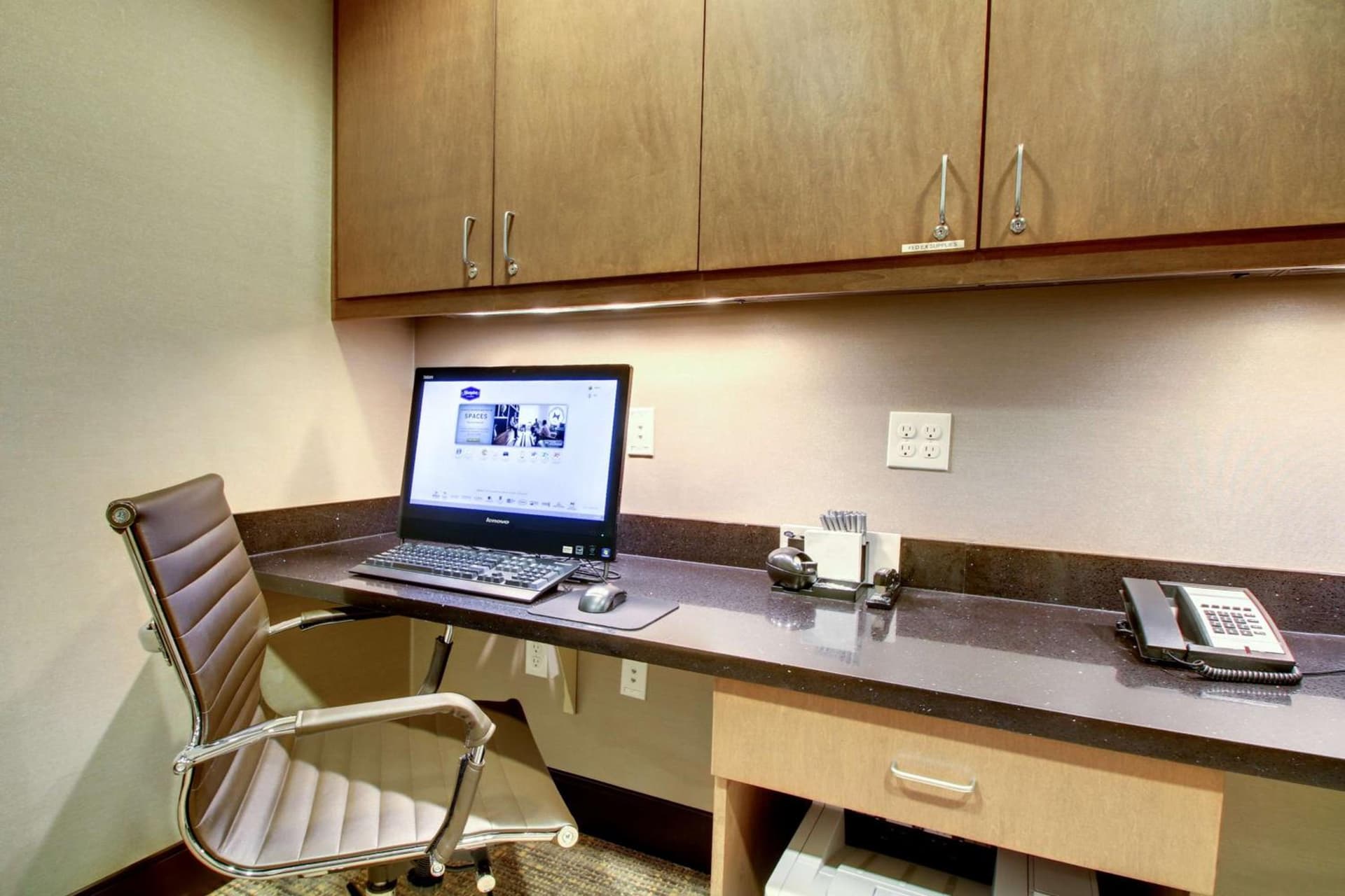 Hampton Inn & Suites Milwaukee West gallery photo in West Allis, WI — image 35