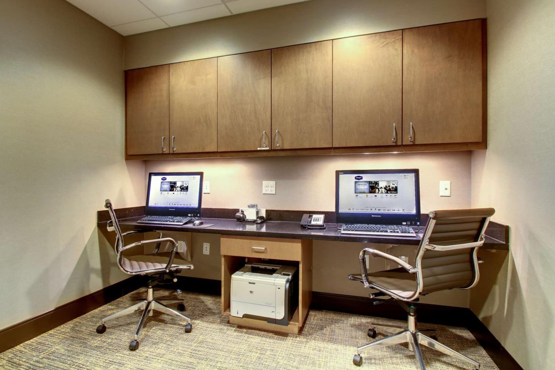 Hampton Inn & Suites Milwaukee West gallery photo in West Allis, WI — image 24