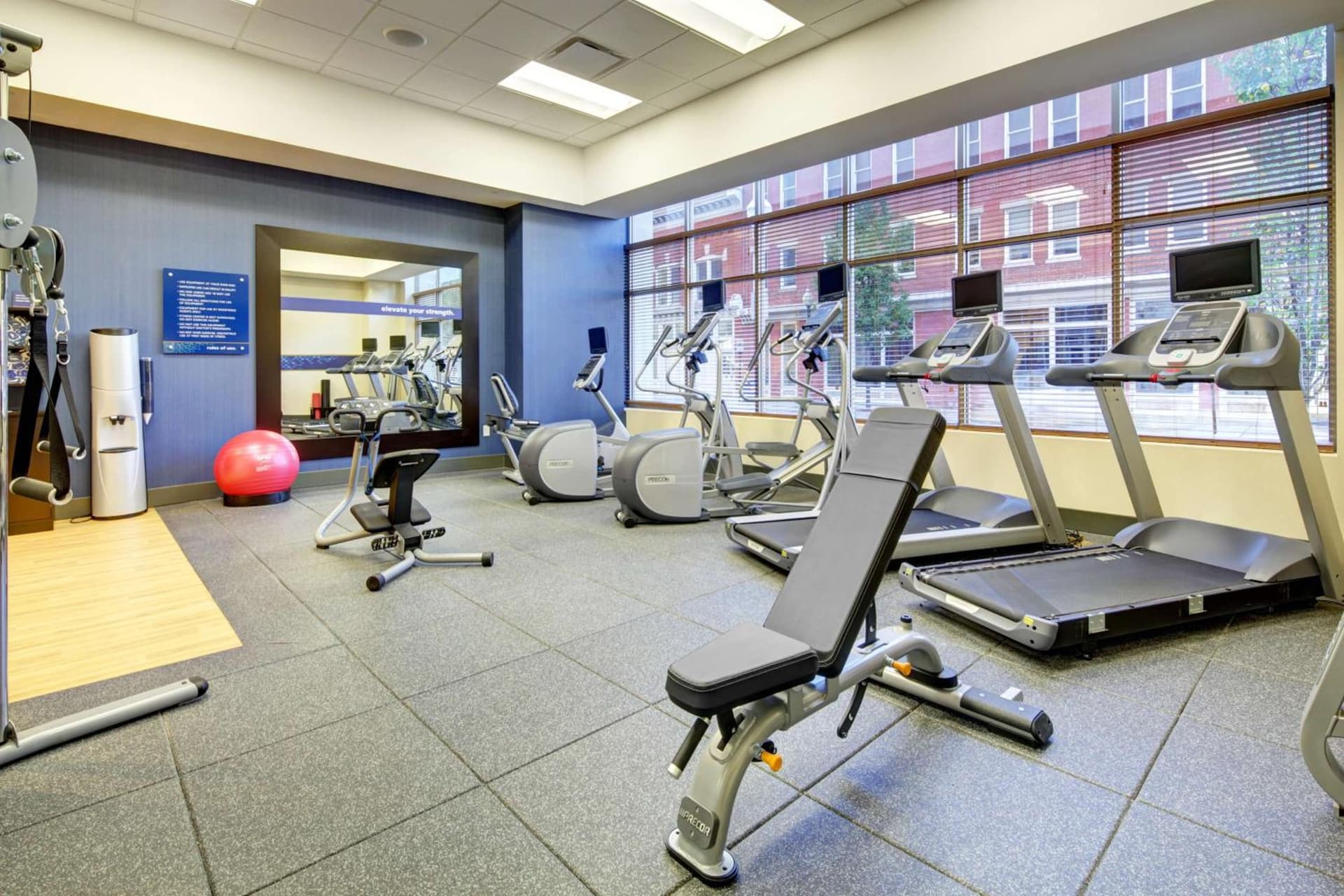Hampton Inn & Suites - Roanoke-Downtown, VA gallery photo in Roanoke, VA — image 13