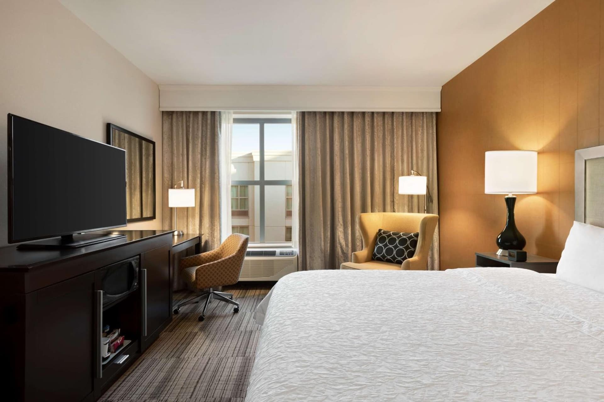 Hampton Inn & Suites - Roanoke-Downtown, VA gallery photo in Roanoke, VA — image 5