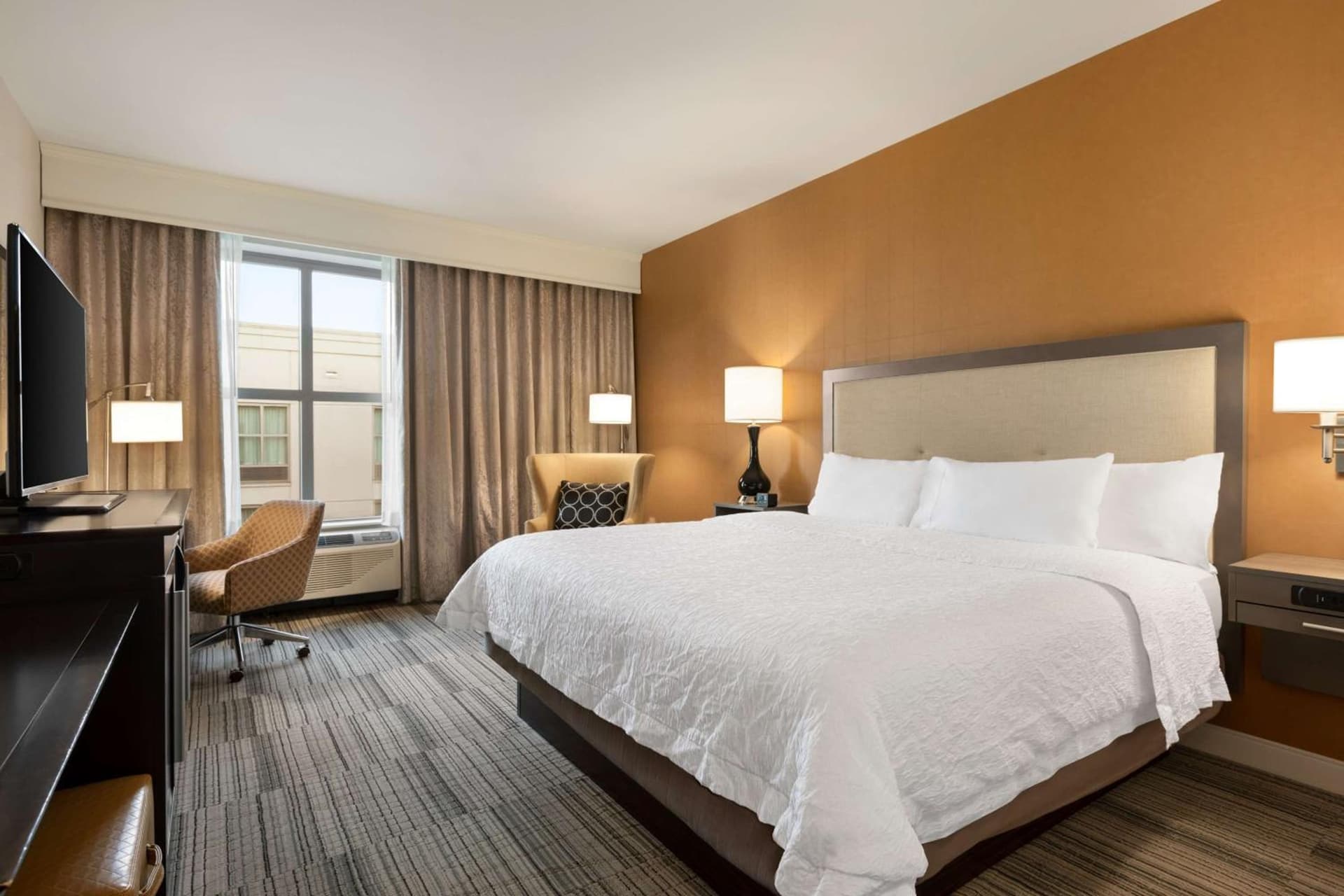 Hampton Inn & Suites - Roanoke-Downtown, VA gallery photo in Roanoke, VA — image 19