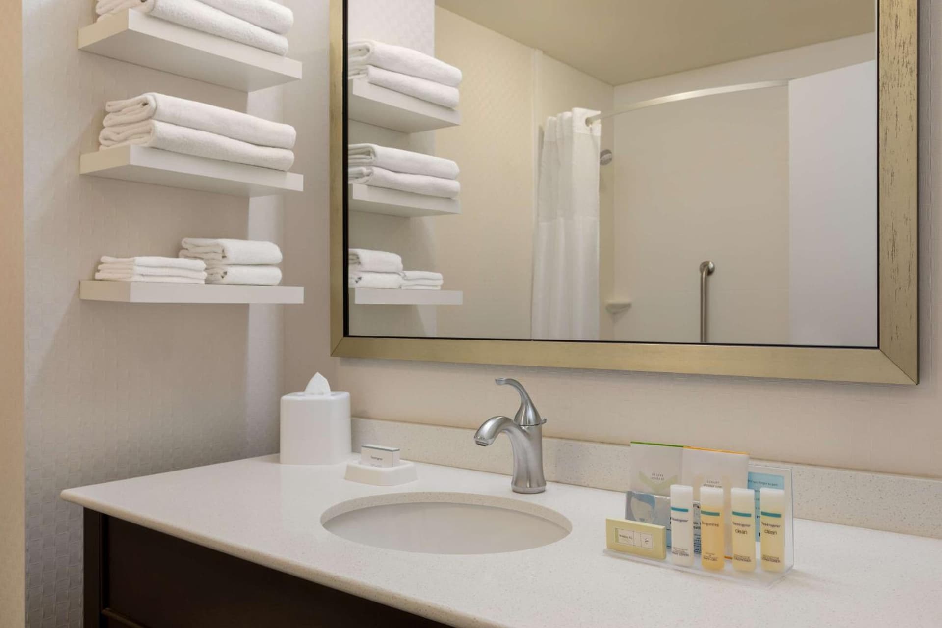 Hampton Inn & Suites - Roanoke-Downtown, VA gallery photo in Roanoke, VA — image 27