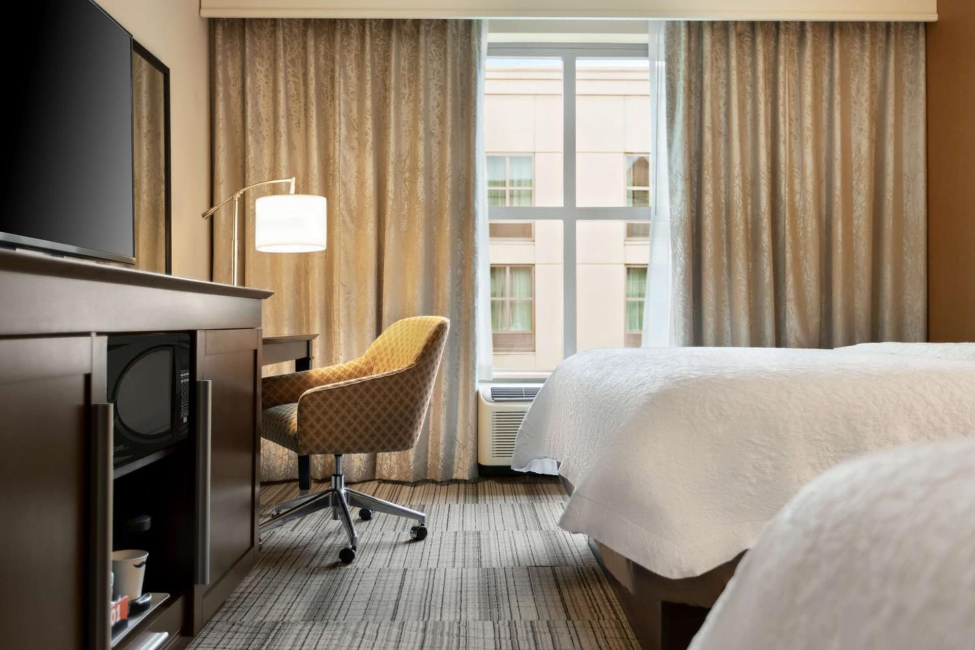 Hampton Inn & Suites - Roanoke-Downtown, VA gallery photo in Roanoke, VA — image 39