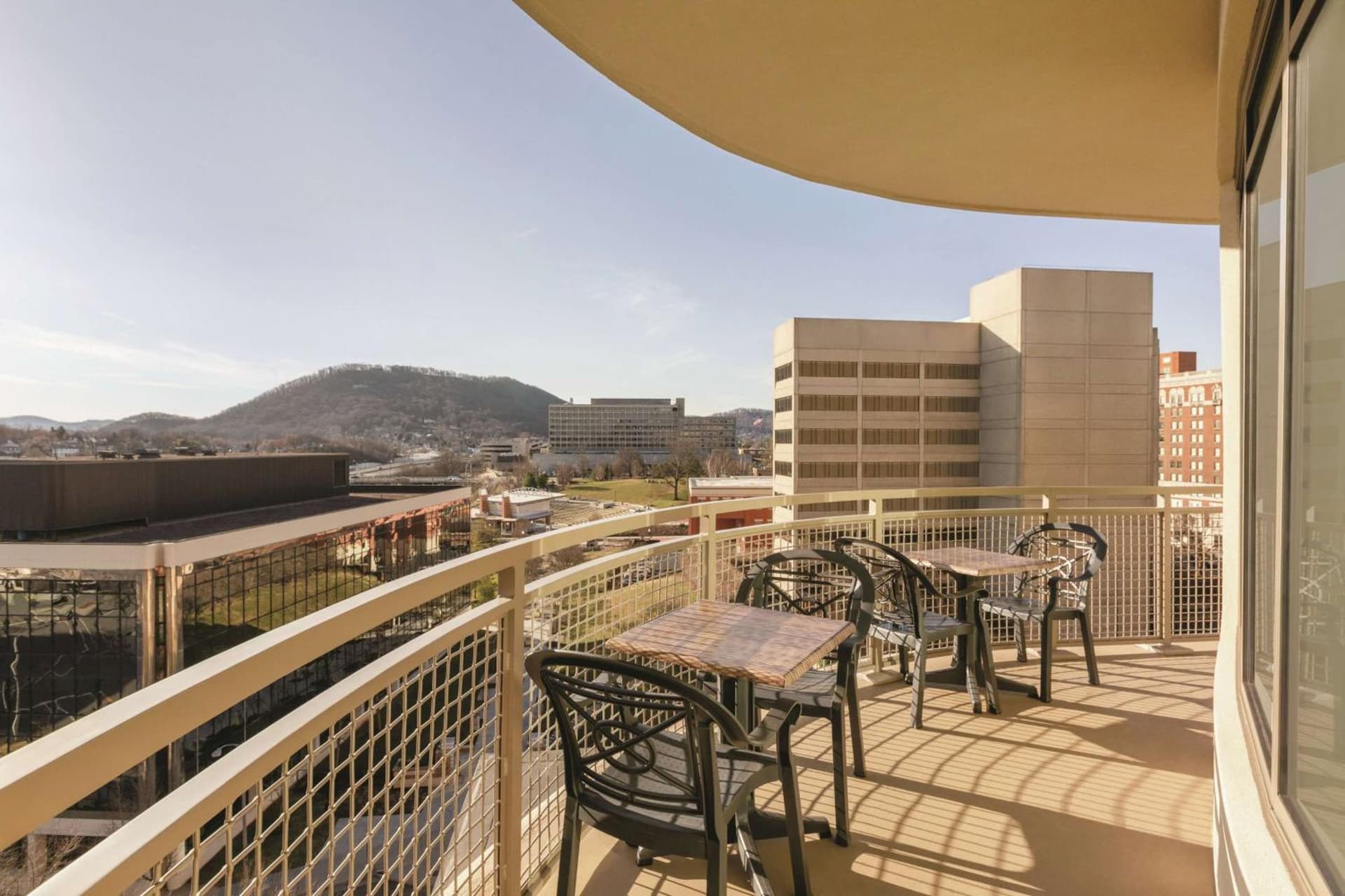 Hampton Inn & Suites - Roanoke-Downtown, VA gallery photo in Roanoke, VA — image 38