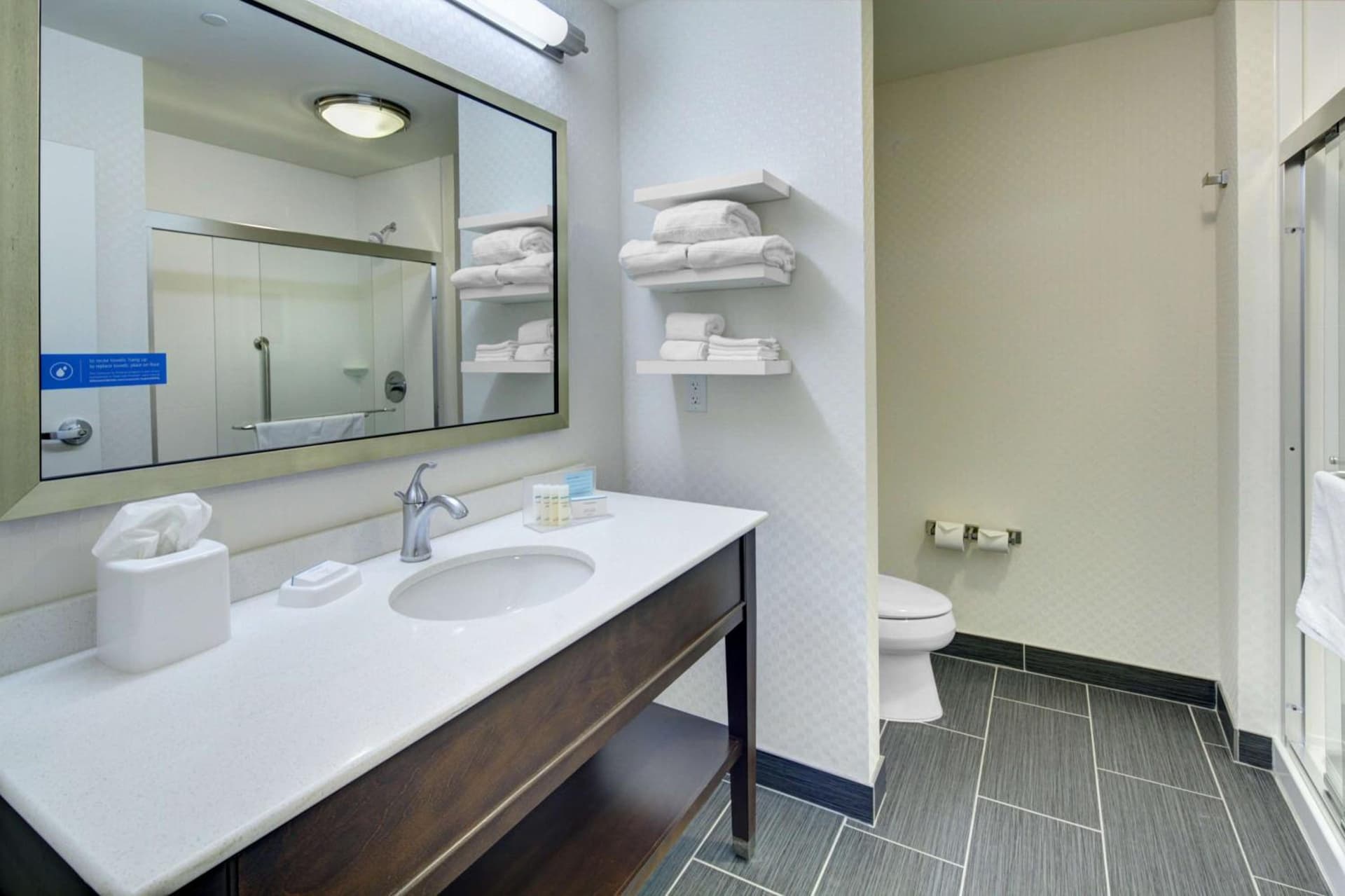 Hampton Inn & Suites - Roanoke-Downtown, VA gallery photo in Roanoke, VA — image 40
