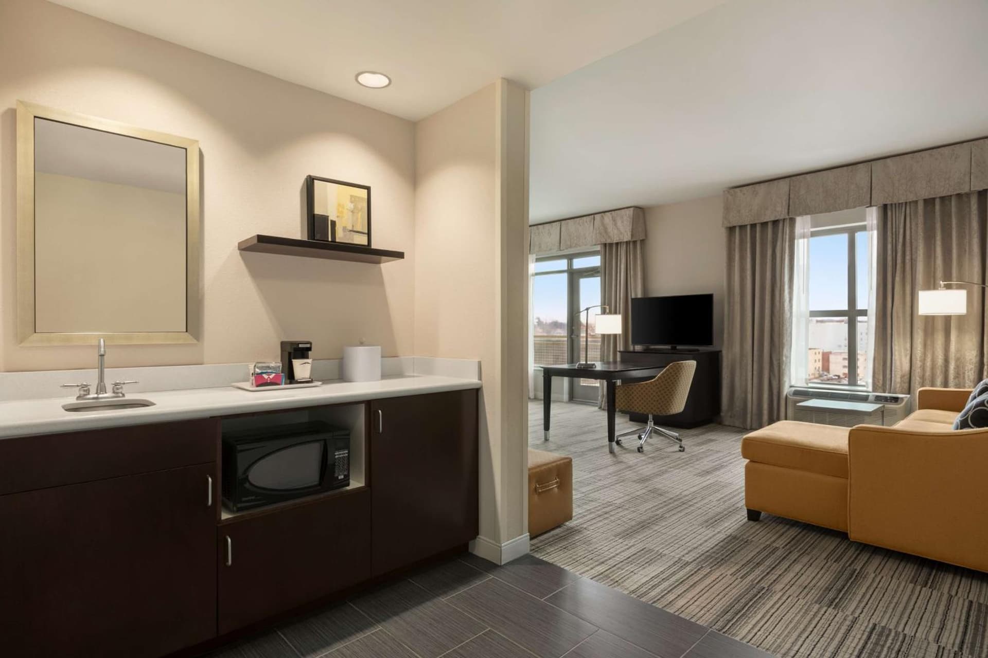 Hampton Inn & Suites - Roanoke-Downtown, VA gallery photo in Roanoke, VA — image 4