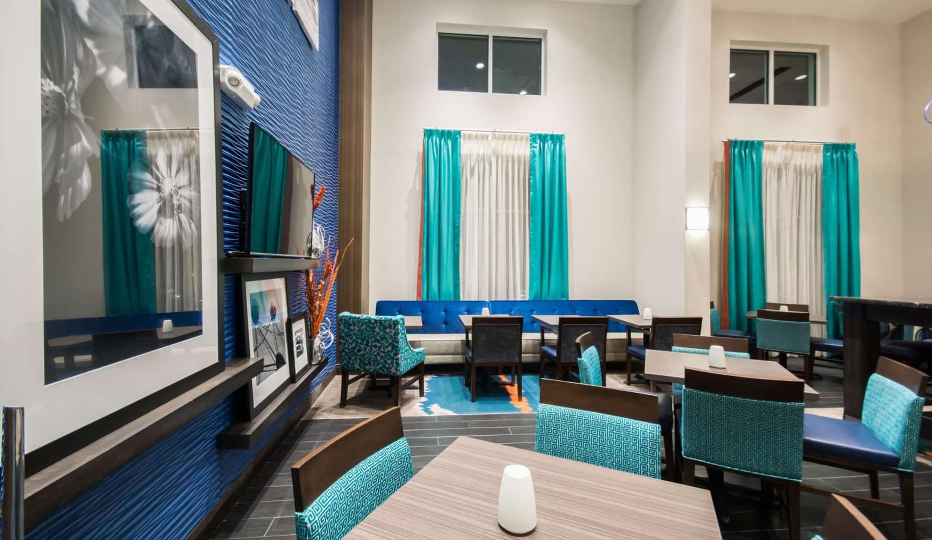 Hampton Inn & Suites Orlando near SeaWorld property views in Orlando, FL — gallery photo 3