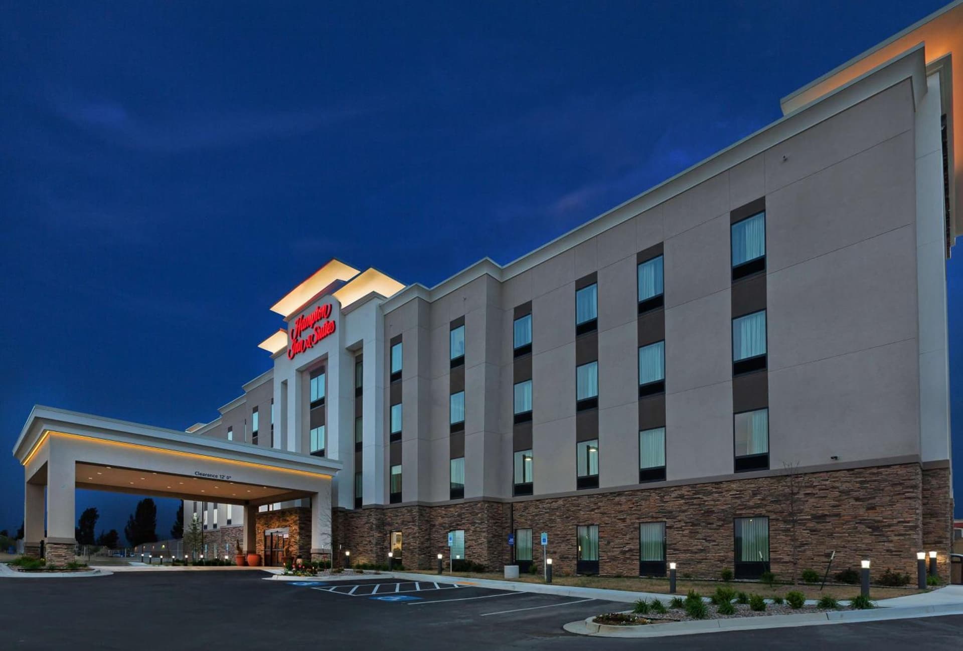 Hampton Inn & Suites Claremore interior in Claremore, OK — gallery photo 2