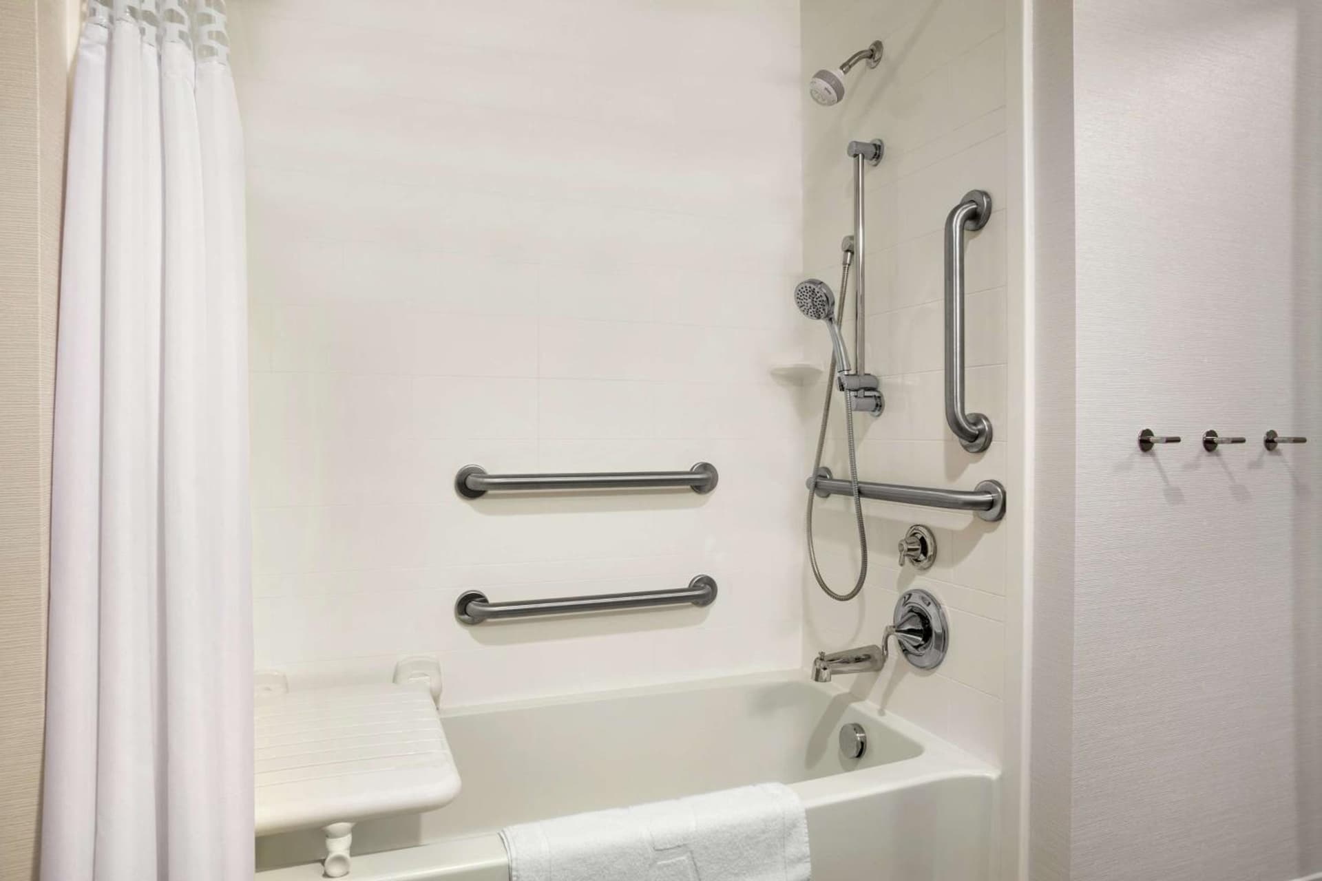Hampton Inn & Suites Minooka gallery photo in Channahon, IL — image 21