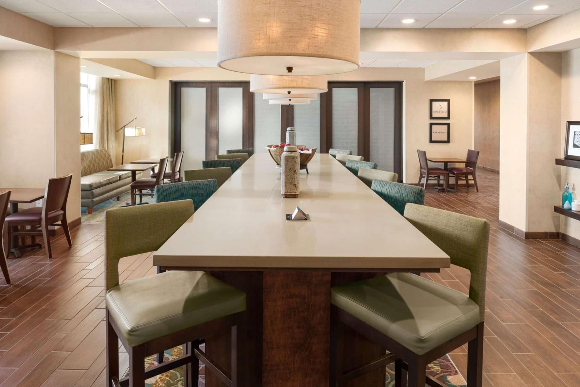Hampton Inn Lincoln Airport, Ne interior in Lincoln, NE — gallery photo 2
