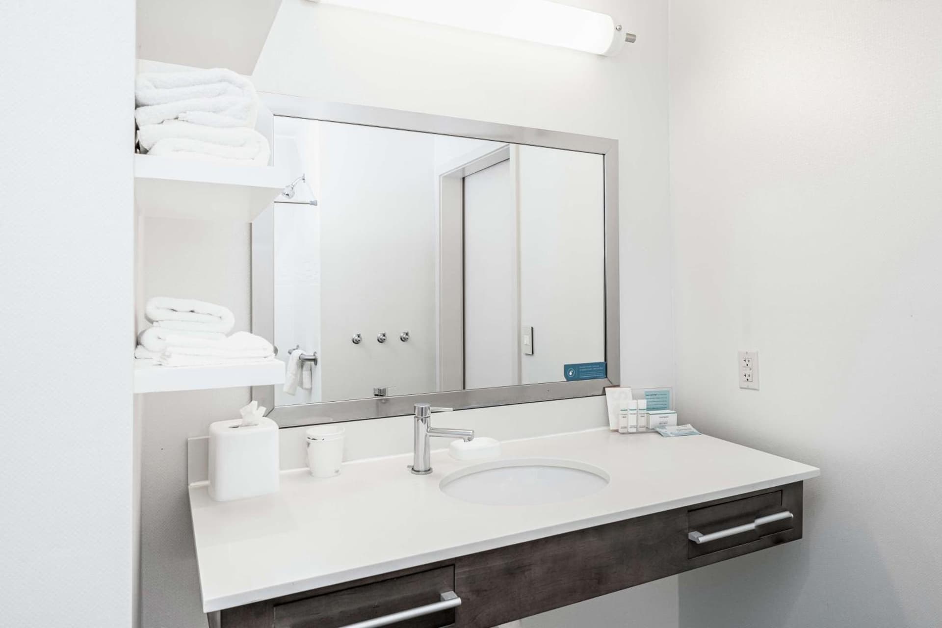 Hampton Inn and Suites Georgetown/Austin North, TX interior in Georgetown, TX — gallery photo 2