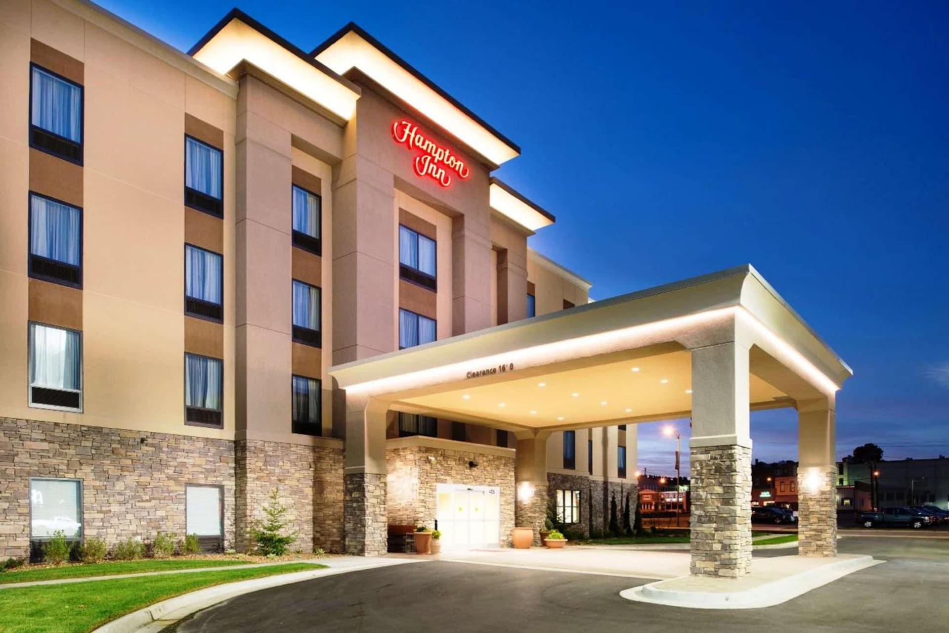 Hampton Inn Leavenworth featured exterior or lobby in Leavenworth, KS — similar hotel