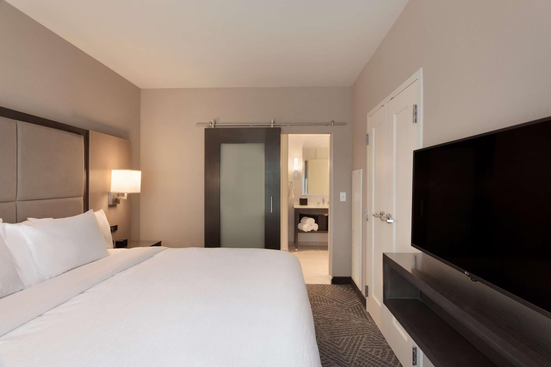 Embassy Suites by Hilton Kansas City Olathe gallery photo in Olathe, KS — image 6