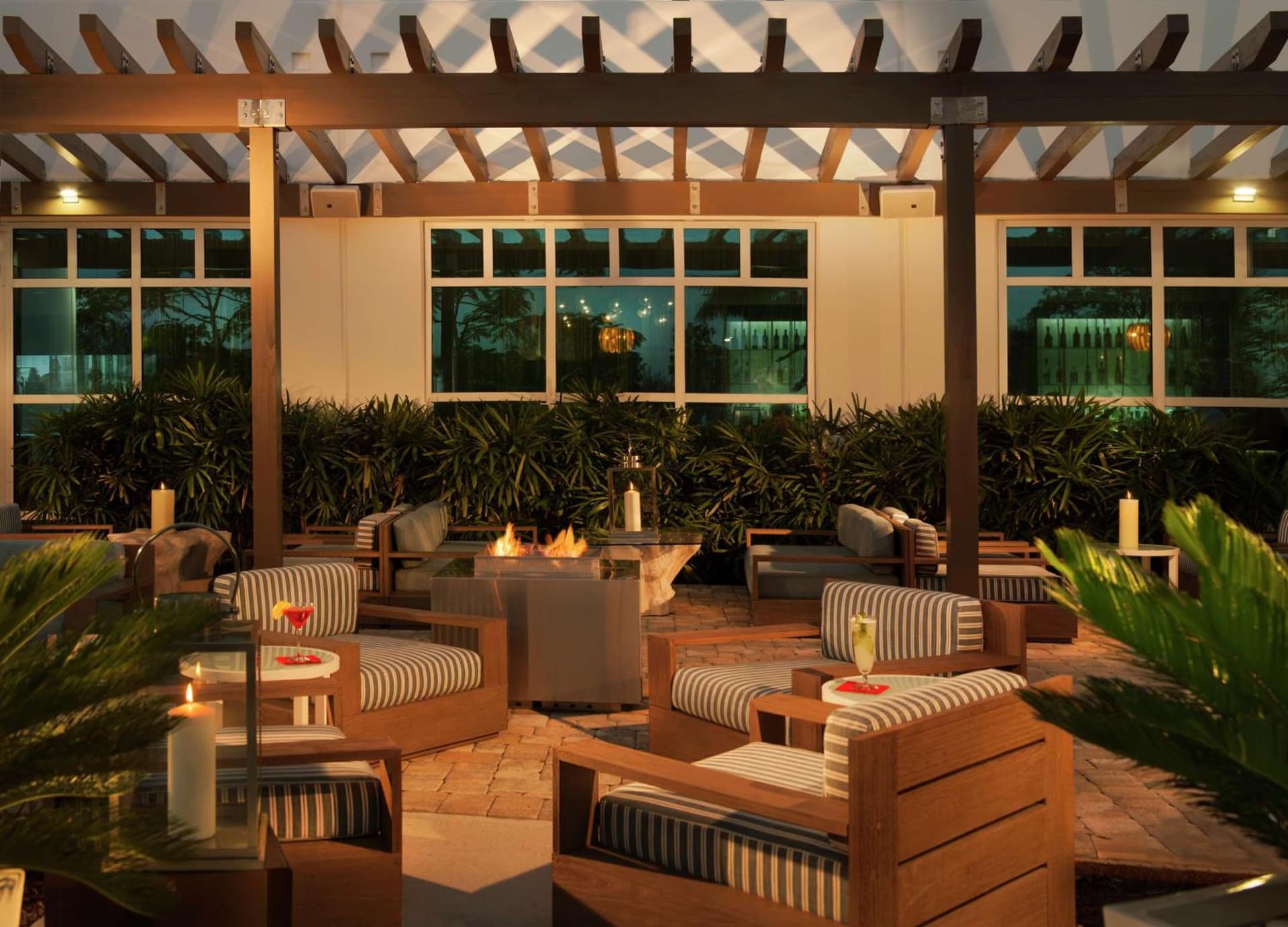 Hilton Garden Inn Miami Dolphin Mall interior in Miami, FL — gallery photo 2