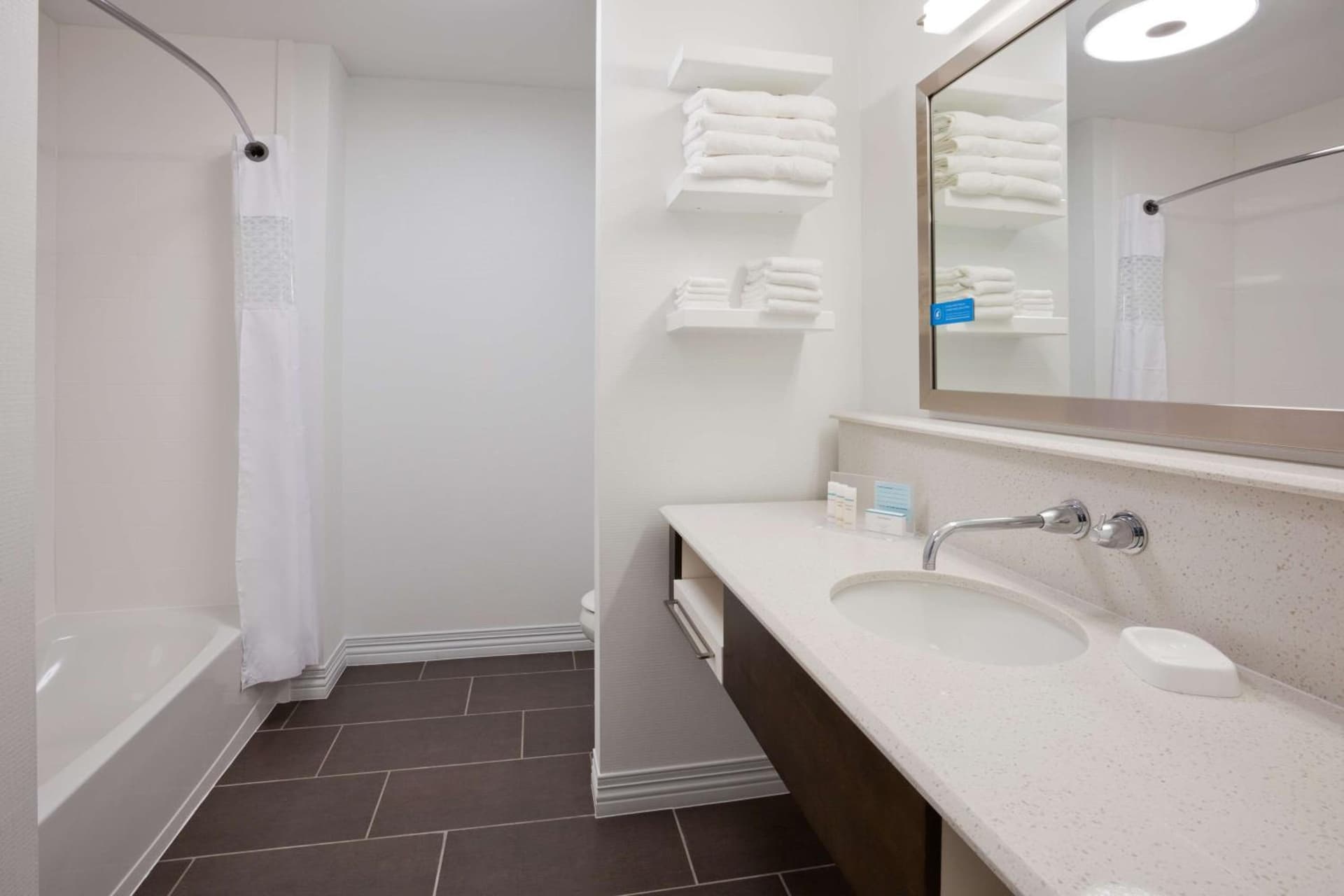 Hampton Inn & Suites Sioux City South, IA gallery photo in Sioux City, IA — image 8