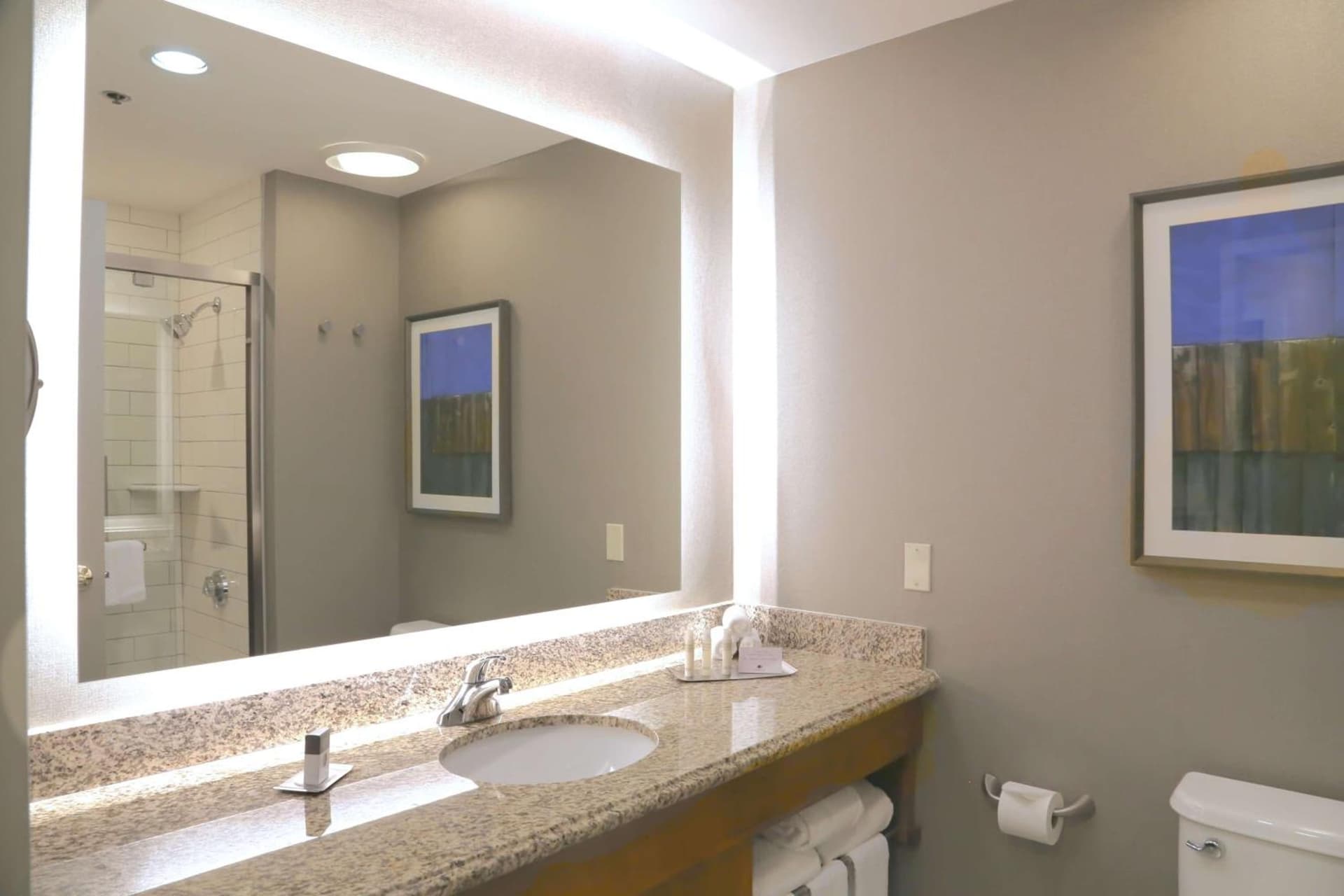 DoubleTree by Hilton Boston-Rockland gallery photo in Rockland — image 17