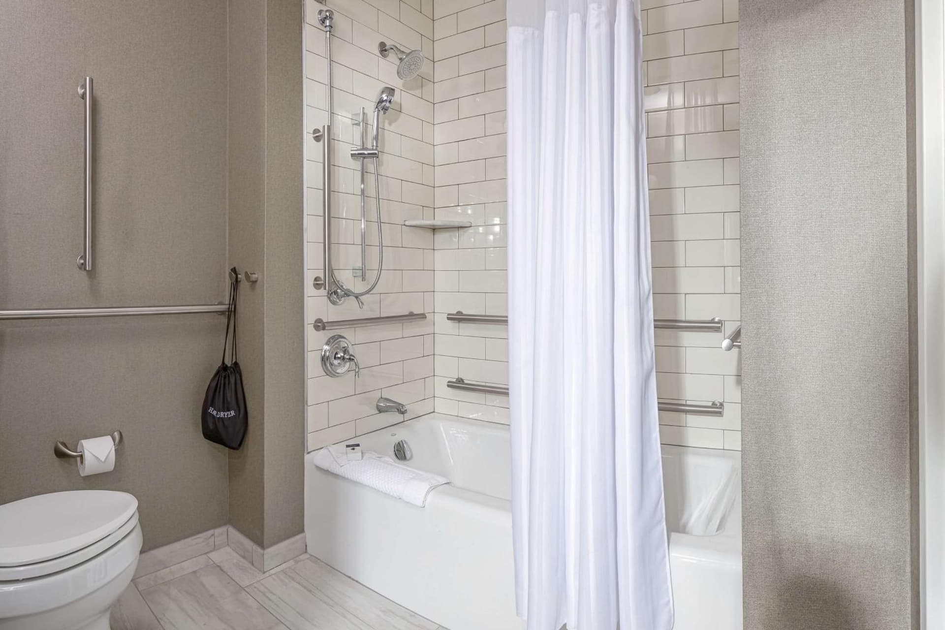 DoubleTree by Hilton Boston-Rockland gallery photo in Rockland — image 10