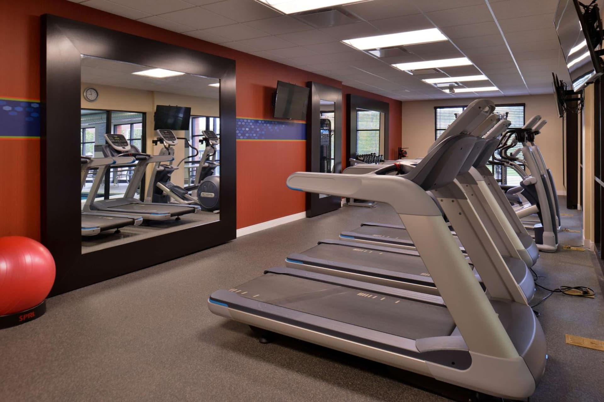 Hampton Inn & Suites Ann Arbor West gallery photo in Ann Arbor, MI — image 27