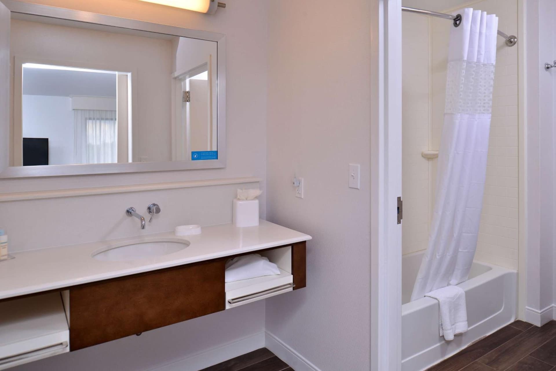 Hampton Inn & Suites Ann Arbor West gallery photo in Ann Arbor, MI — image 26