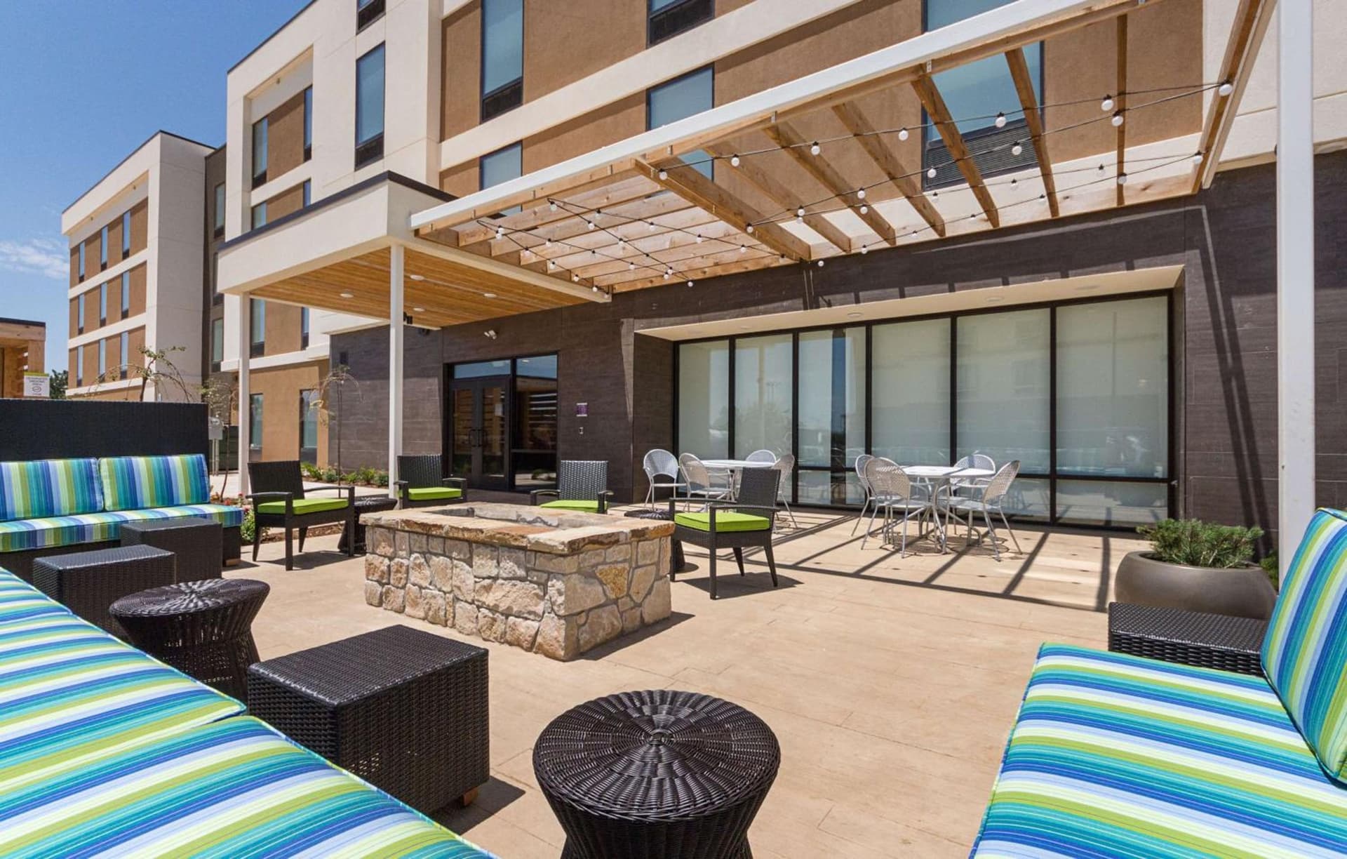 Home2 Suites By Hilton Oklahoma City Yukon interior in Yukon, OK — gallery photo 2