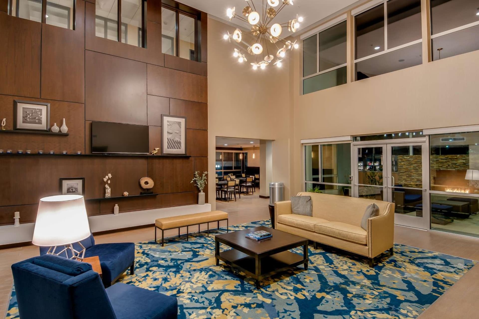 Hampton Inn & Suites Los Angeles - Glendale gallery photo in Glendale, CA — image 38