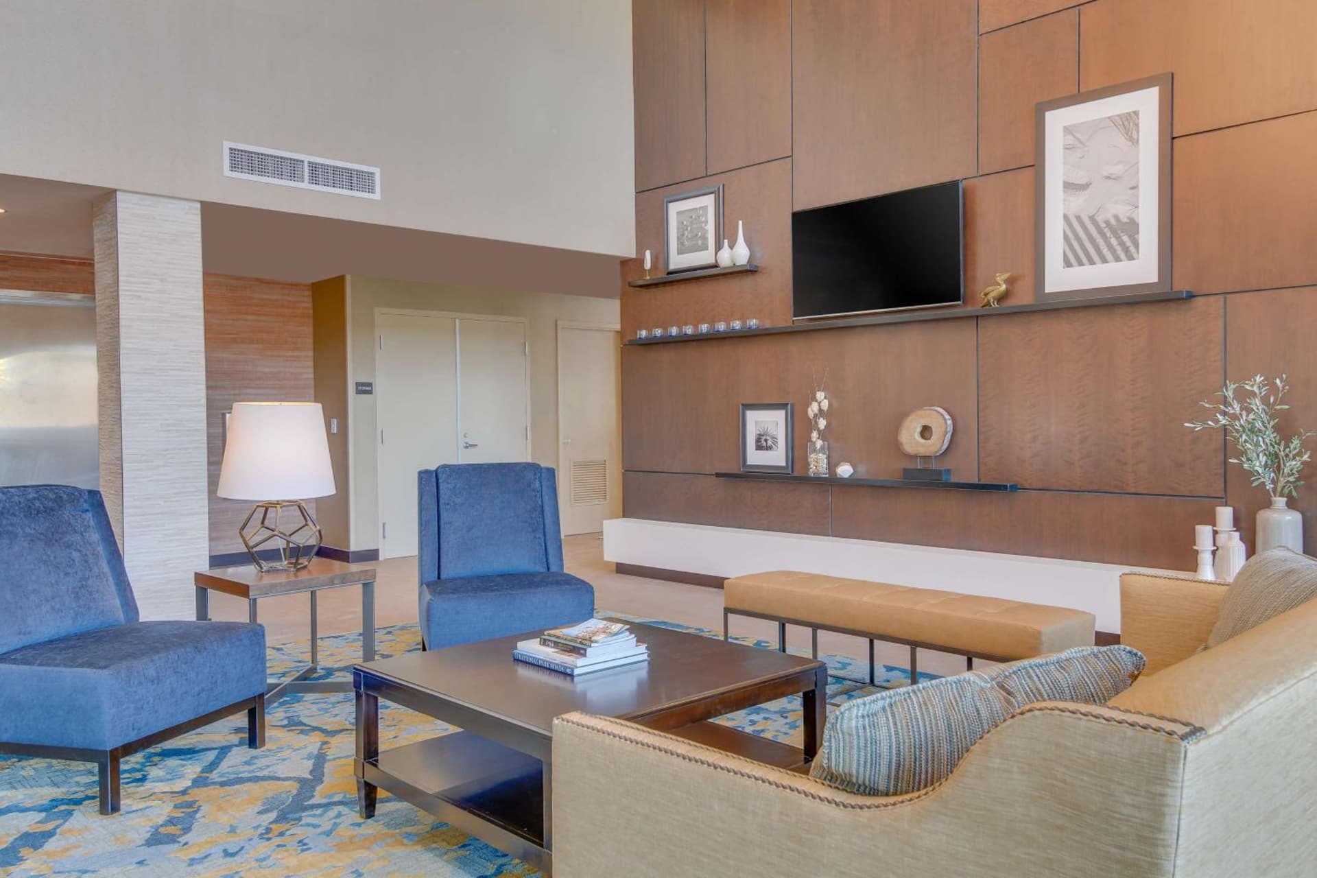 Hampton Inn & Suites Los Angeles - Glendale gallery photo in Glendale, CA — image 36