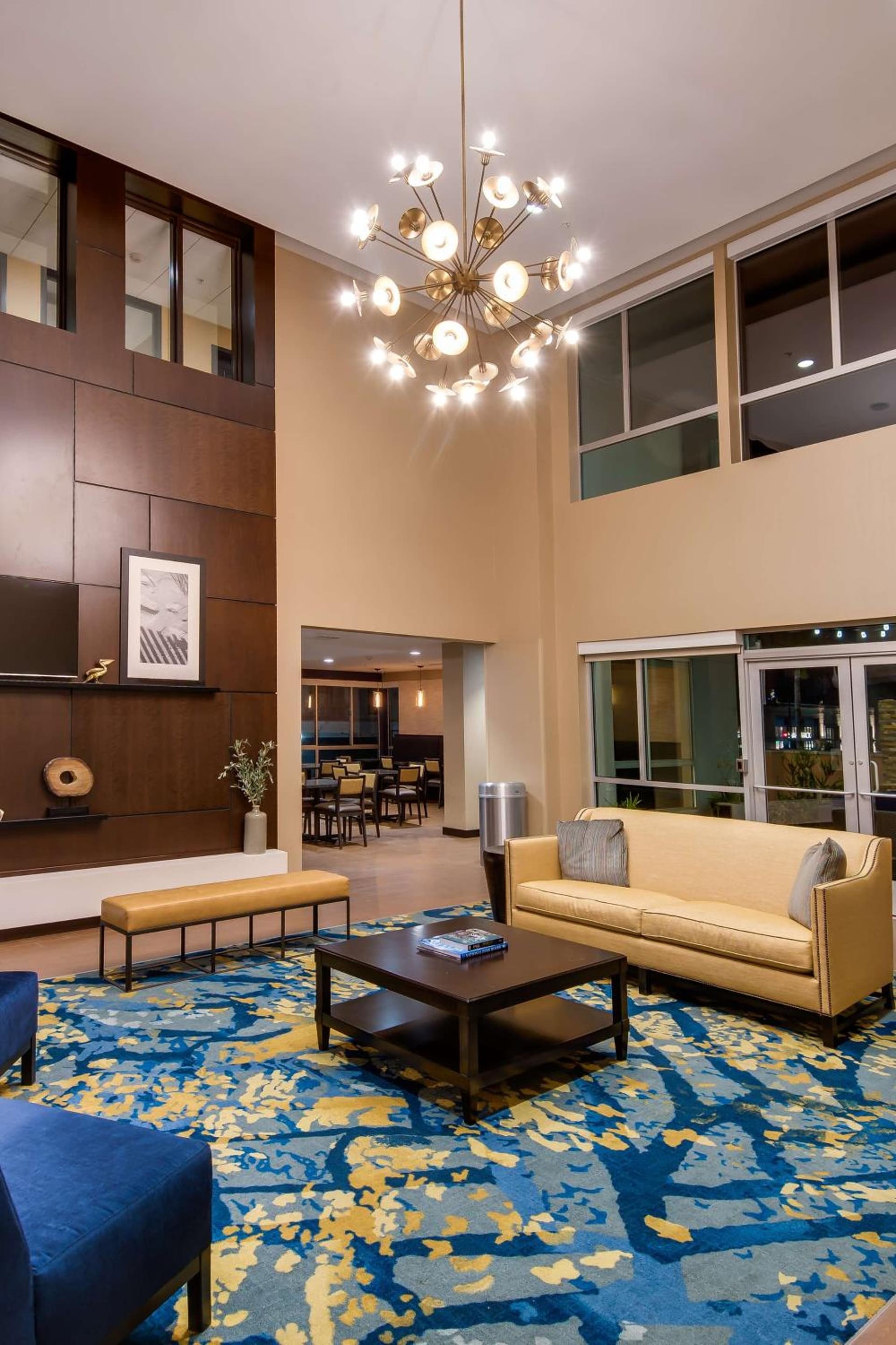Hampton Inn & Suites Los Angeles - Glendale gallery photo in Glendale, CA — image 7