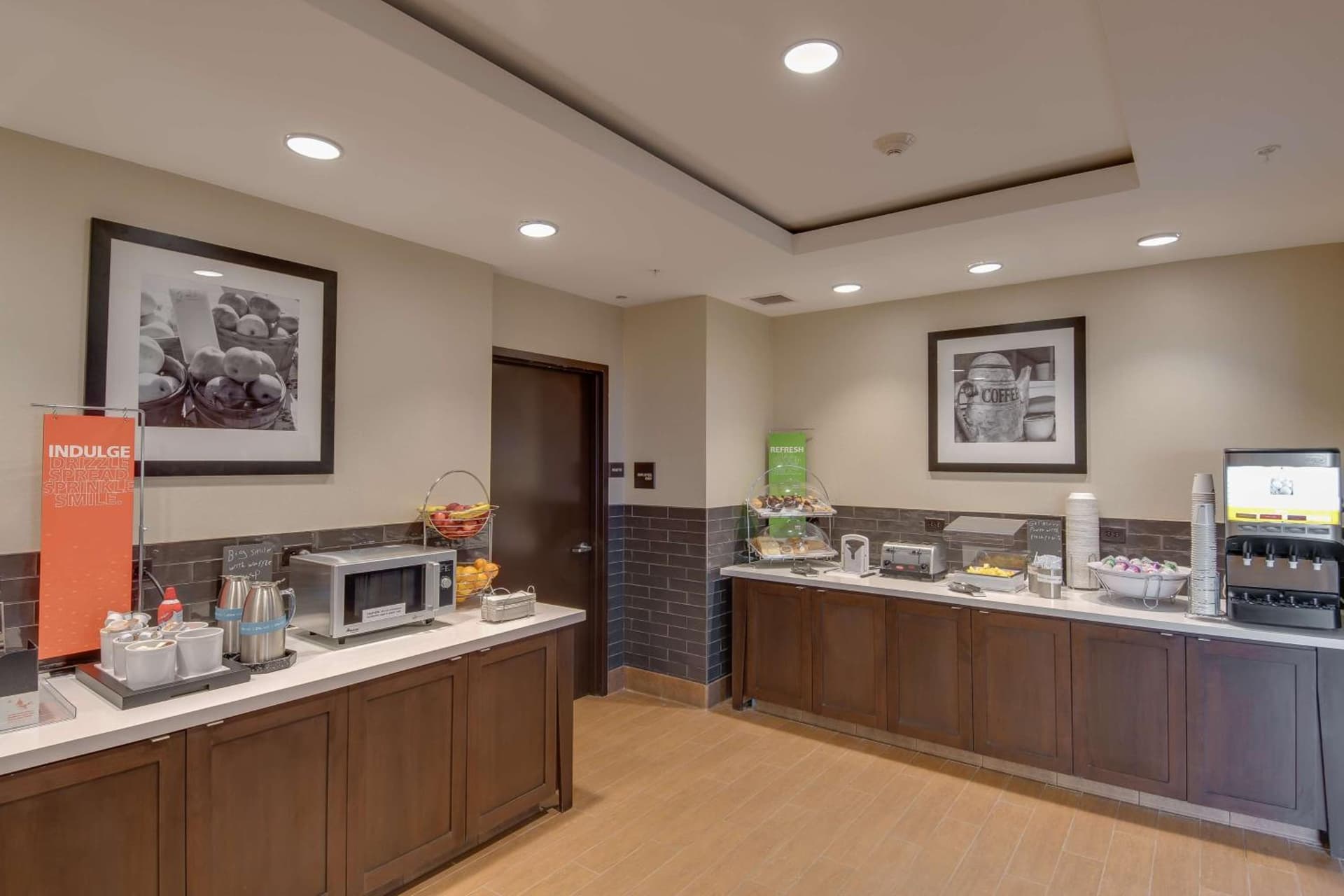 Hampton Inn & Suites Los Angeles - Glendale gallery photo in Glendale, CA — image 54