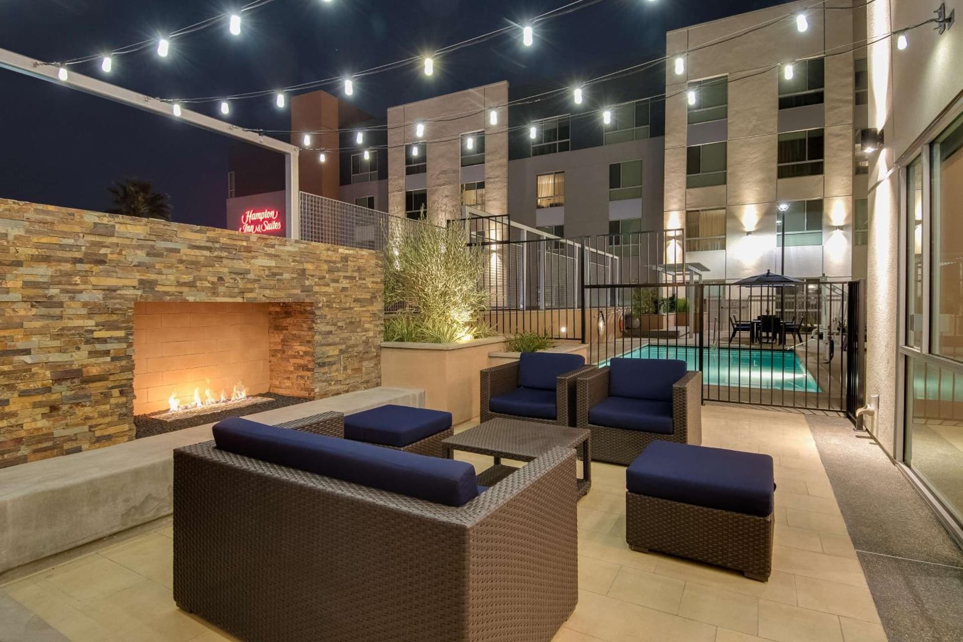 Hampton Inn & Suites Los Angeles - Glendale gallery photo in Glendale, CA — image 35