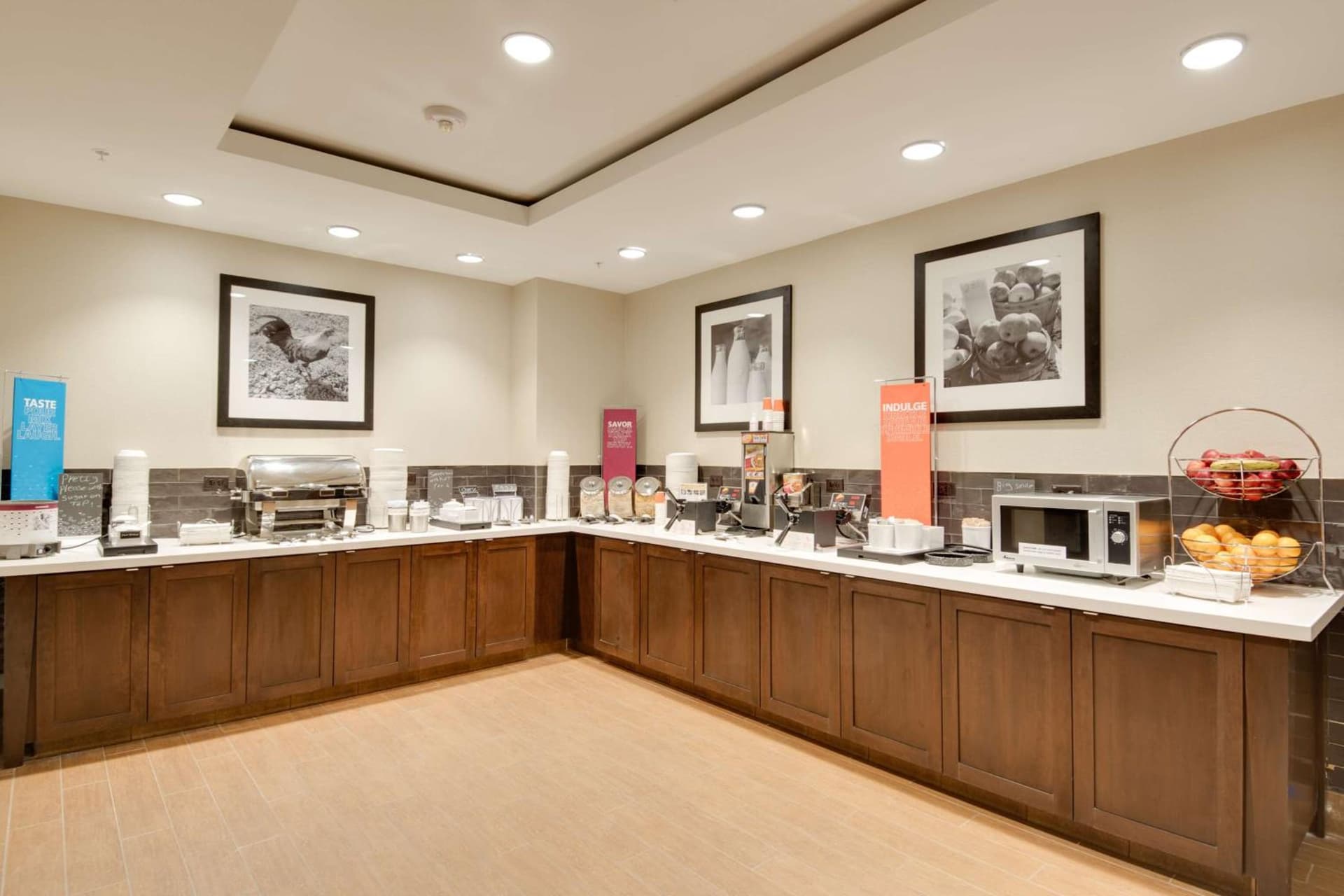 Hampton Inn & Suites Los Angeles - Glendale gallery photo in Glendale, CA — image 37
