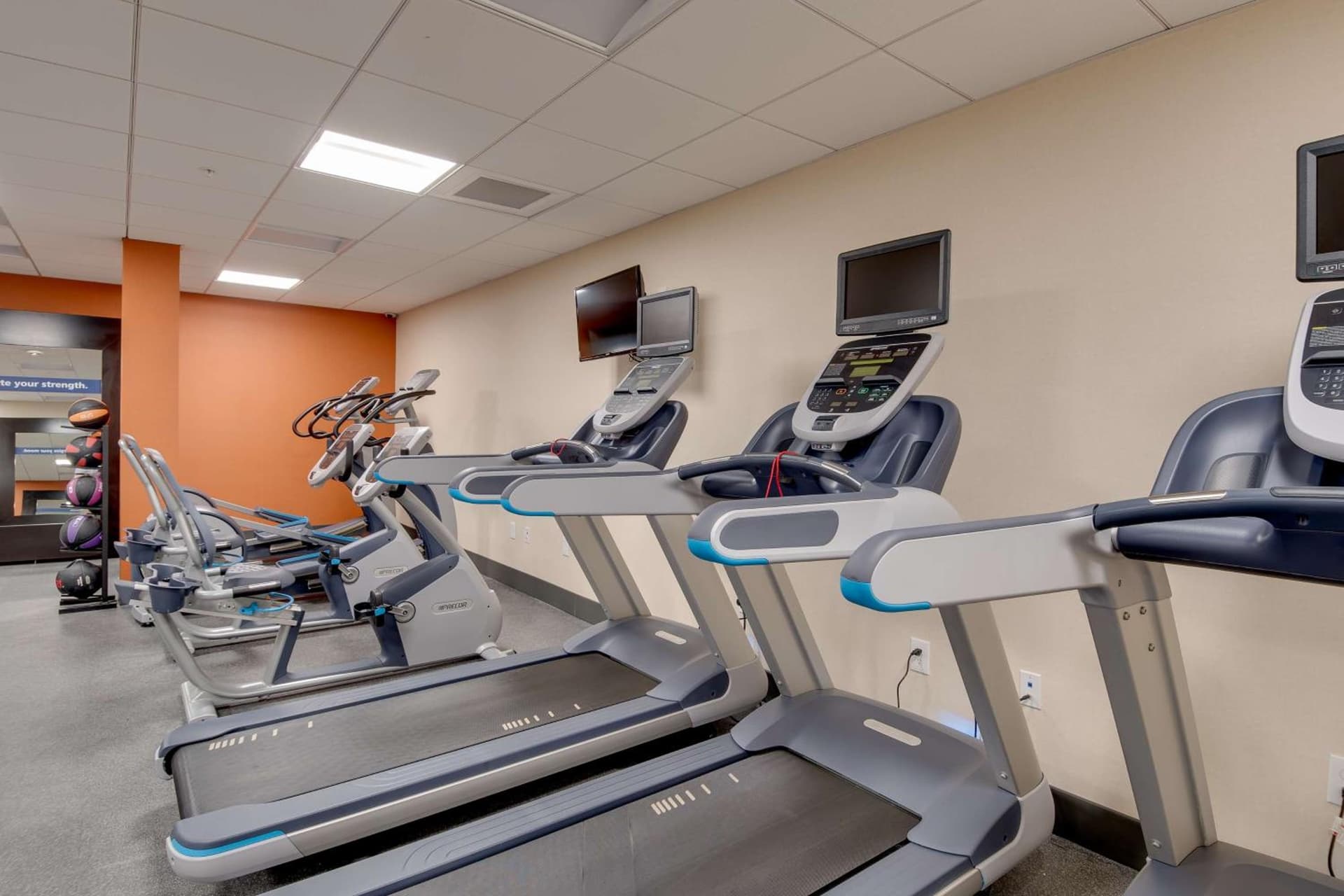 Hampton Inn & Suites Los Angeles - Glendale gallery photo in Glendale, CA — image 5