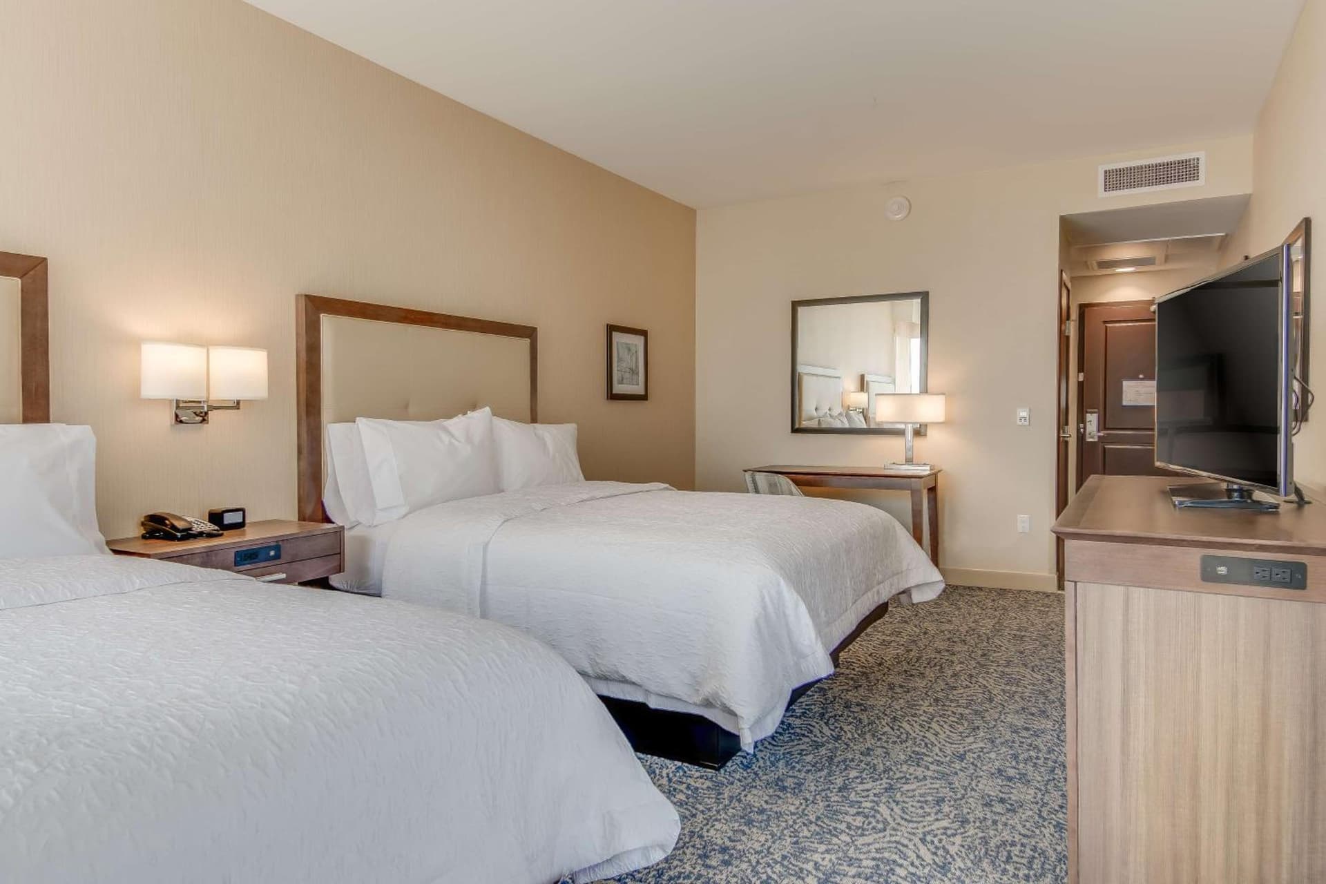 Hampton Inn & Suites Los Angeles - Glendale property views in Glendale, CA — gallery photo 3