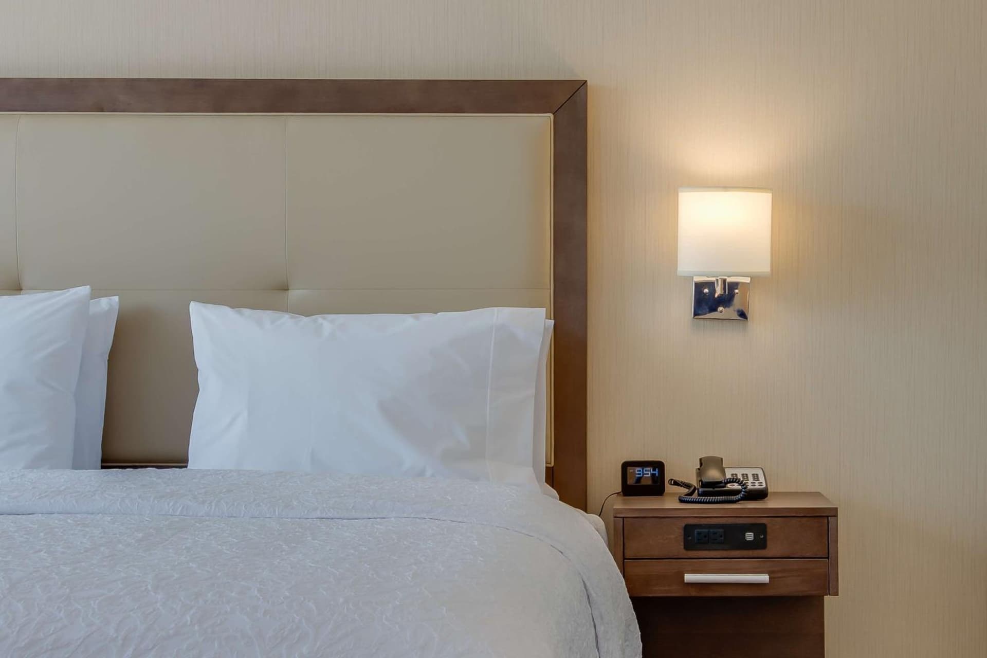 Hampton Inn & Suites Los Angeles - Glendale gallery photo in Glendale, CA — image 50