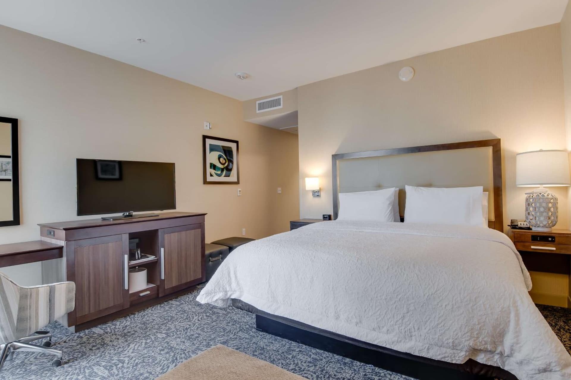 Hampton Inn & Suites Los Angeles - Glendale gallery photo in Glendale, CA — image 40