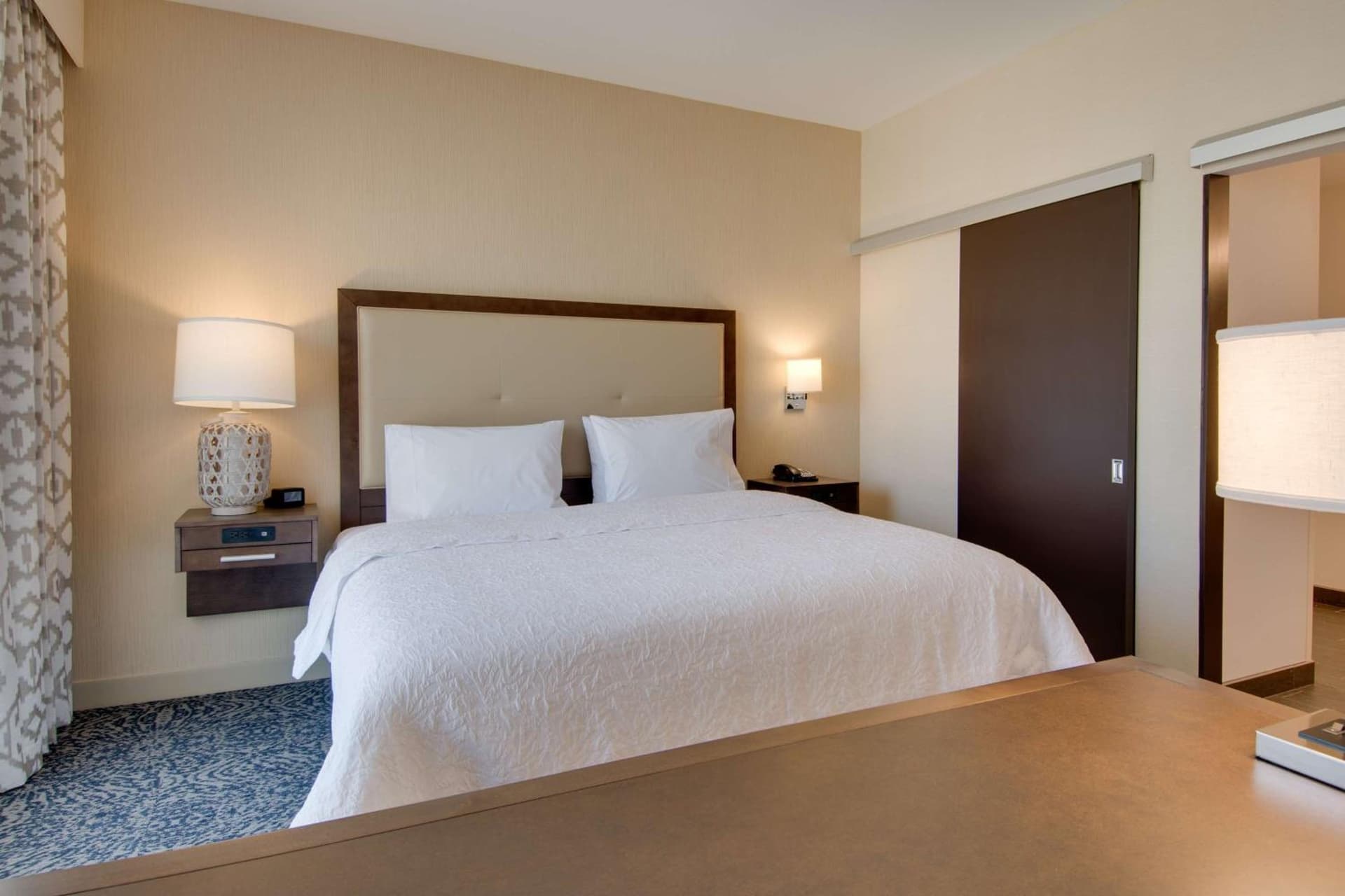 Hampton Inn & Suites Los Angeles - Glendale gallery photo in Glendale, CA — image 30