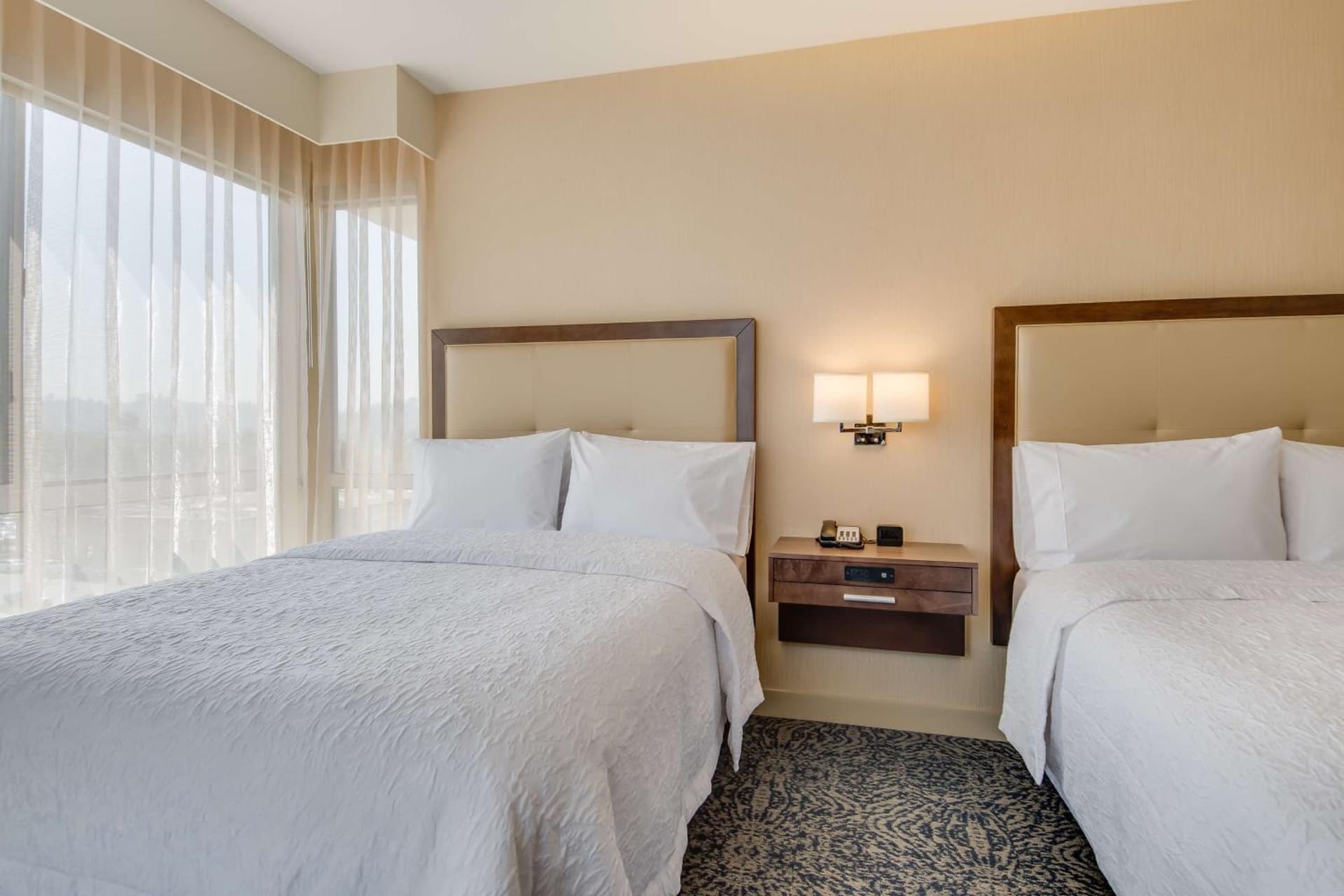 Hampton Inn & Suites Los Angeles - Glendale gallery photo in Glendale, CA — image 64
