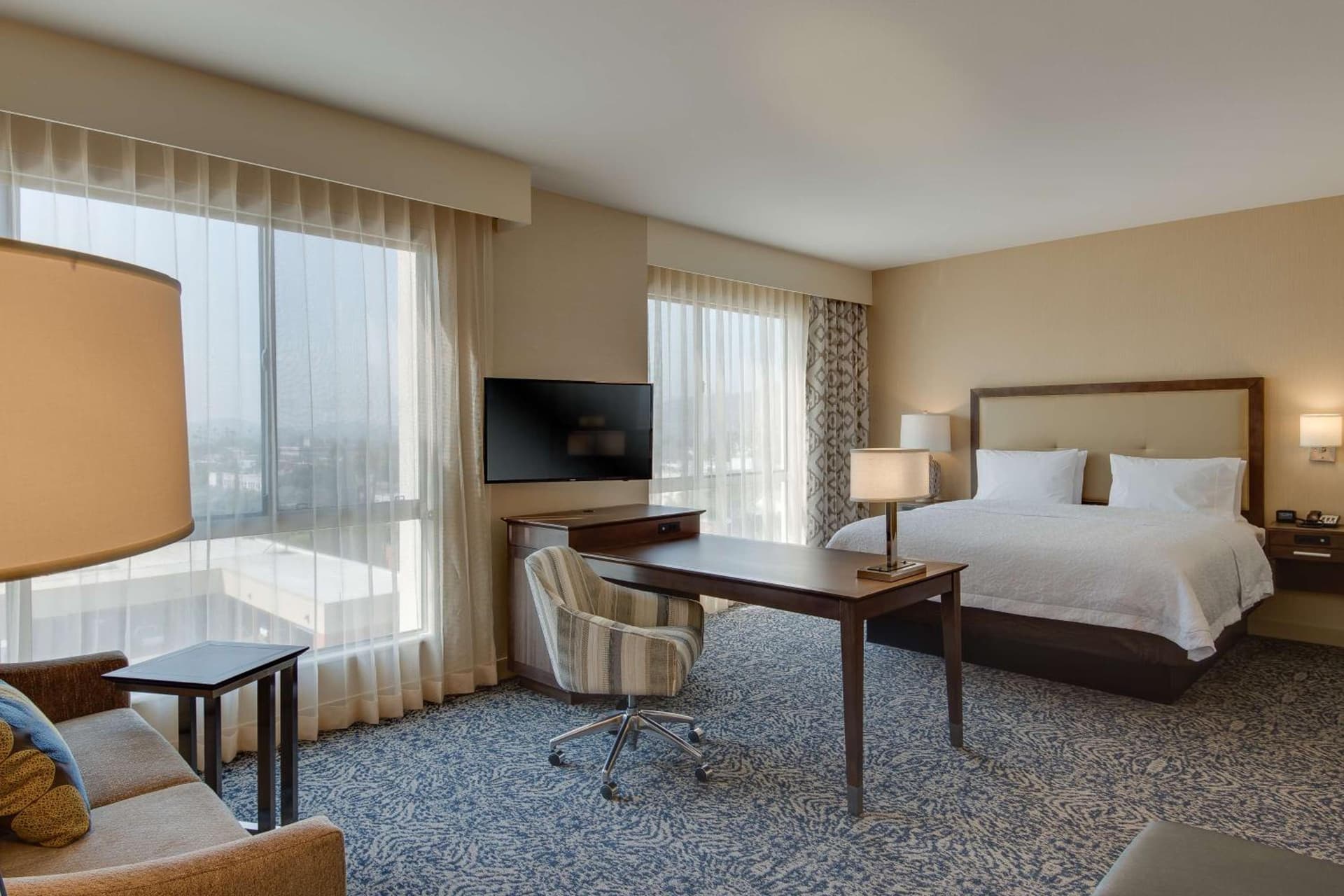 Hampton Inn & Suites Los Angeles - Glendale gallery photo in Glendale, CA — image 68