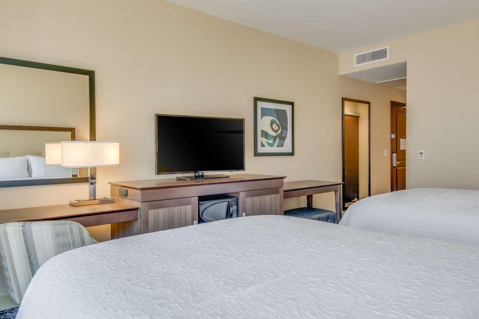 Hampton Inn & Suites Los Angeles - Glendale gallery photo in Glendale, CA — image 42