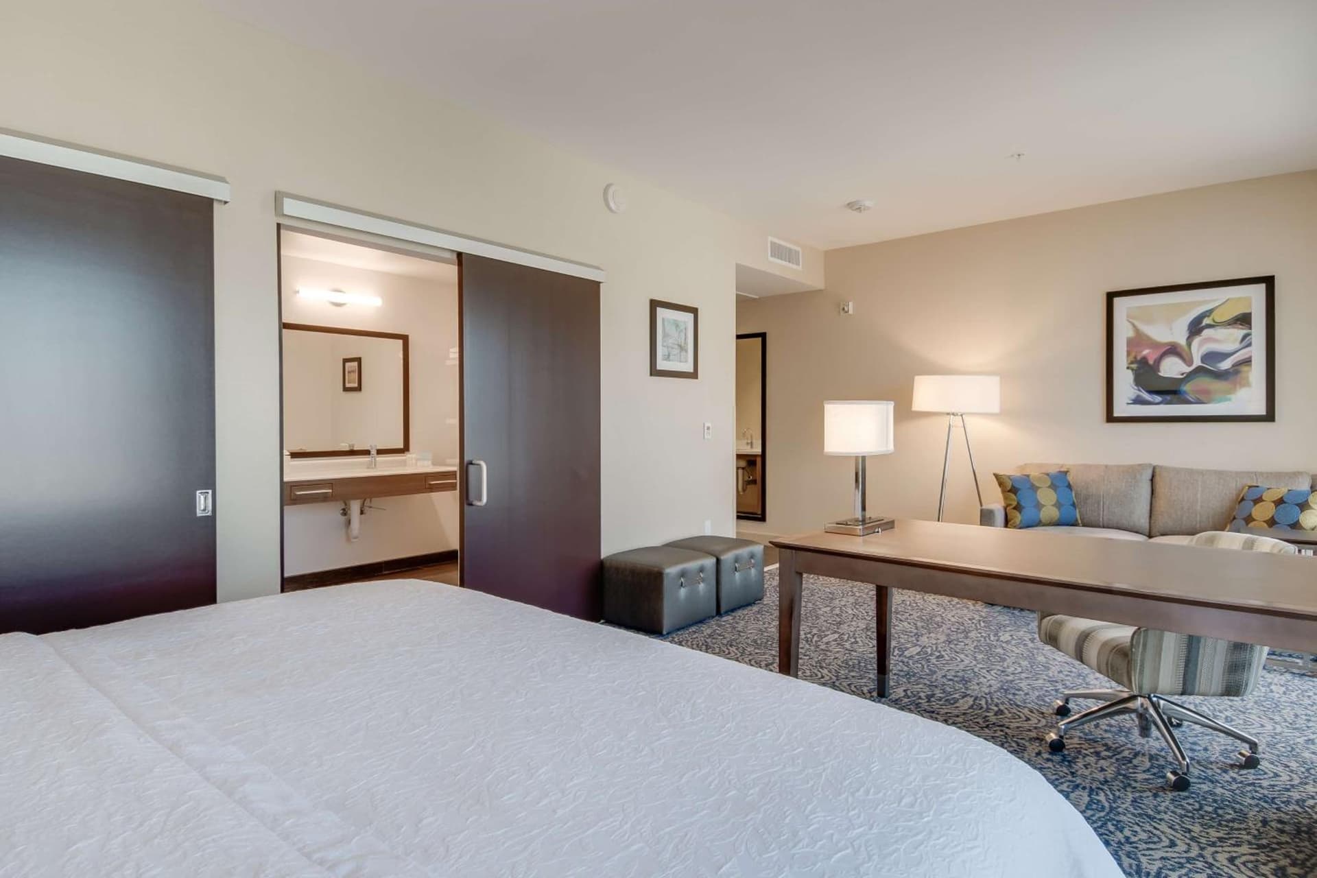 Hampton Inn & Suites Los Angeles - Glendale gallery photo in Glendale, CA — image 33