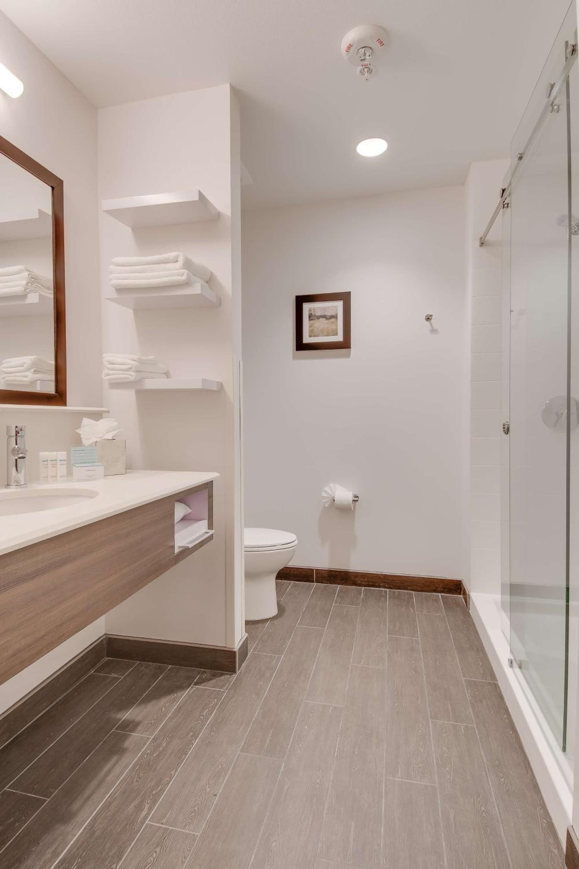 Hampton Inn & Suites Los Angeles - Glendale gallery photo in Glendale, CA — image 27