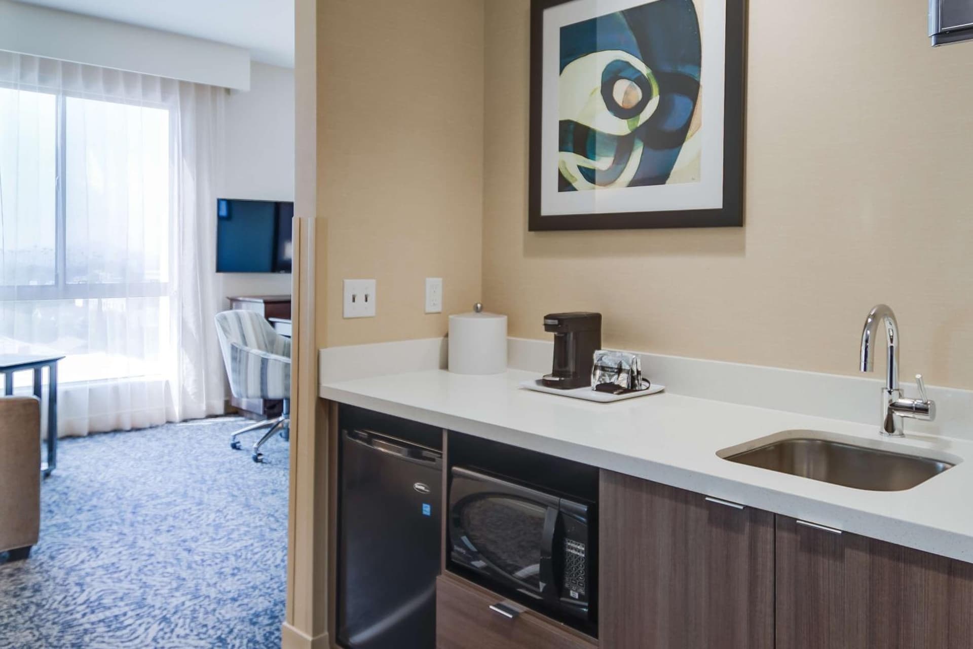 Hampton Inn & Suites Los Angeles - Glendale gallery photo in Glendale, CA — image 47