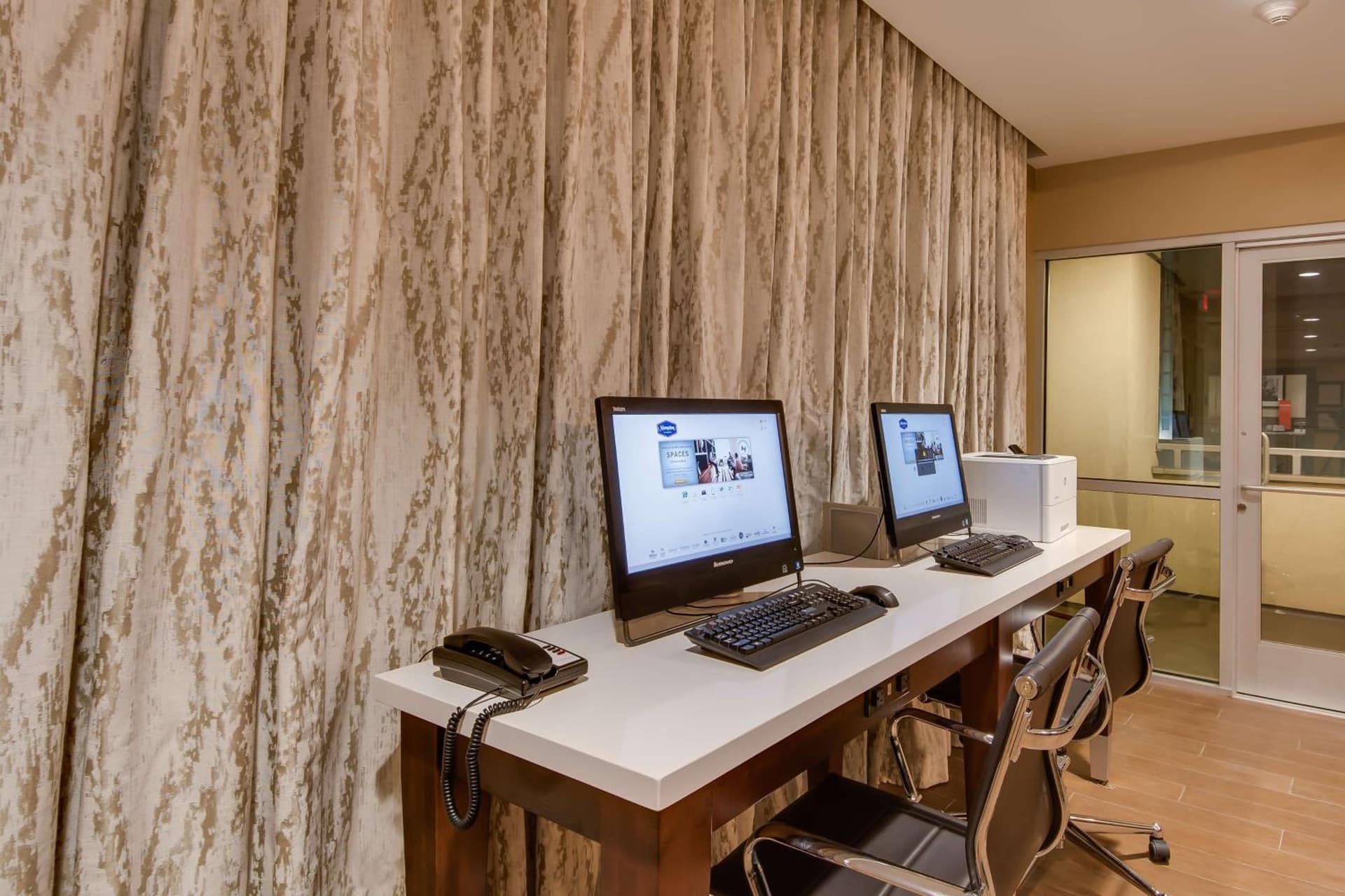 Hampton Inn & Suites Los Angeles - Glendale gallery photo in Glendale, CA — image 22