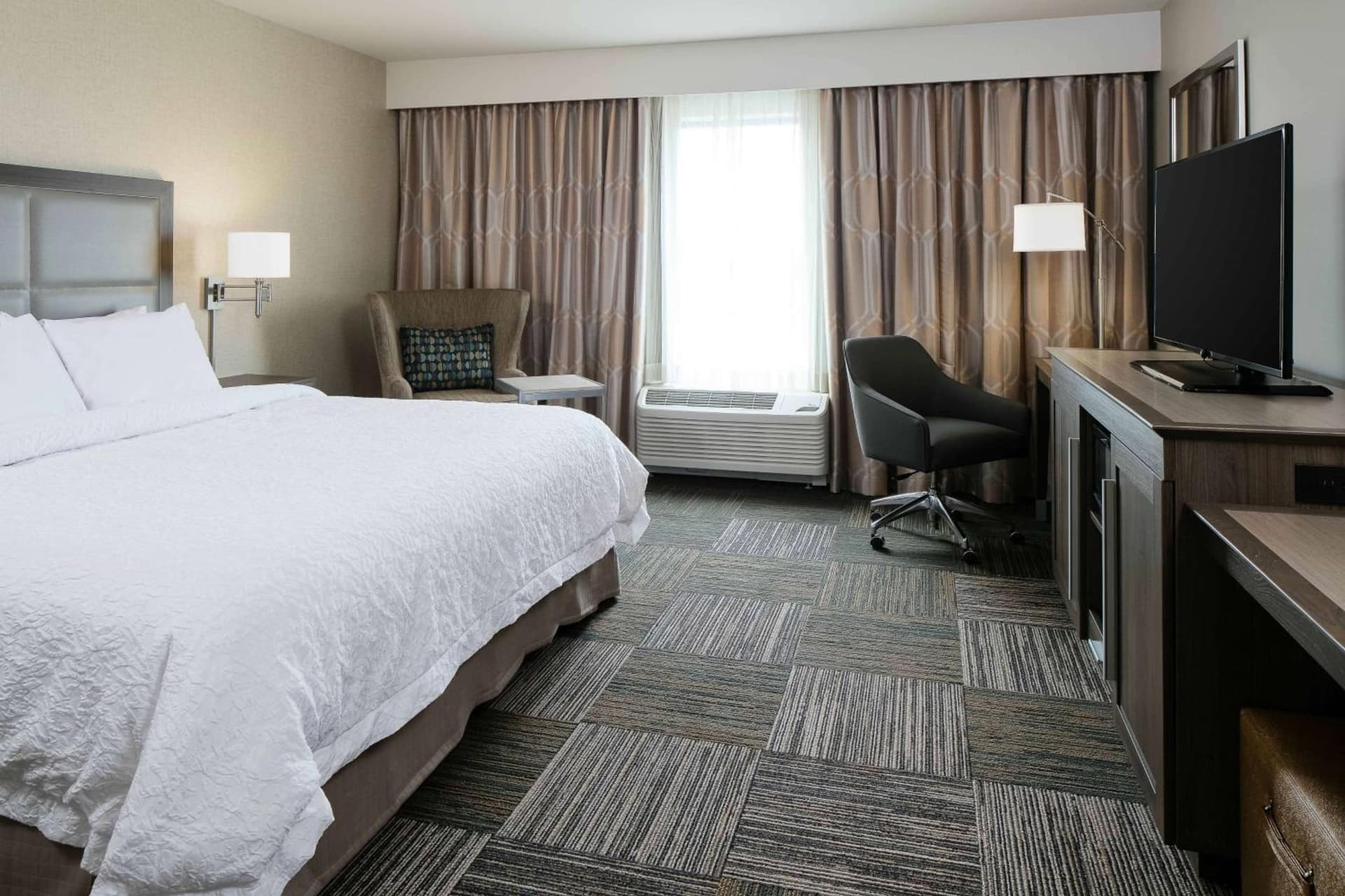 Hampton Inn & Suites-Hudson Wisconsin property views in Hudson, WI — gallery photo 3