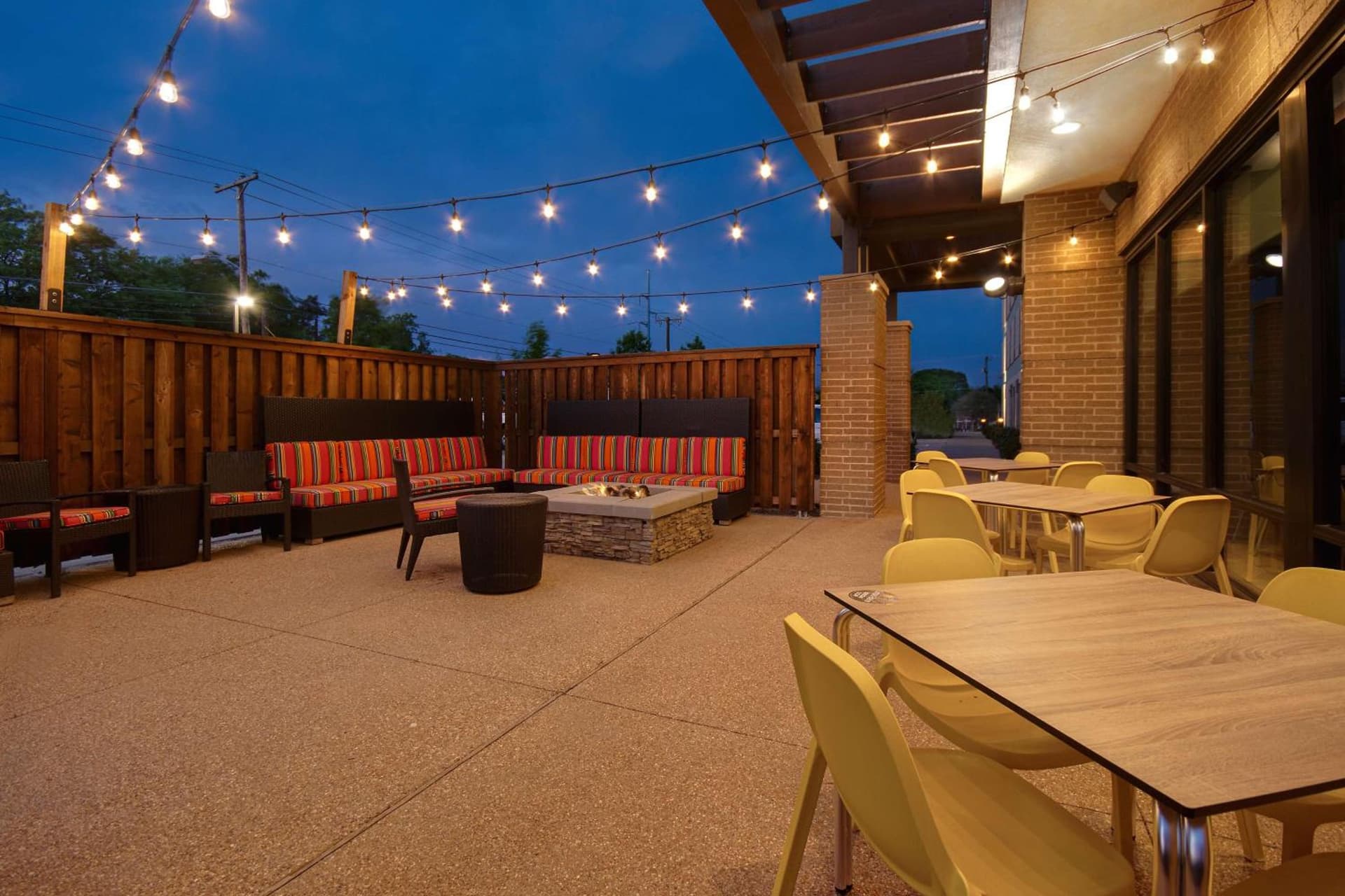 Home2 Suites By Hilton Waco interior in Waco, TX — gallery photo 2