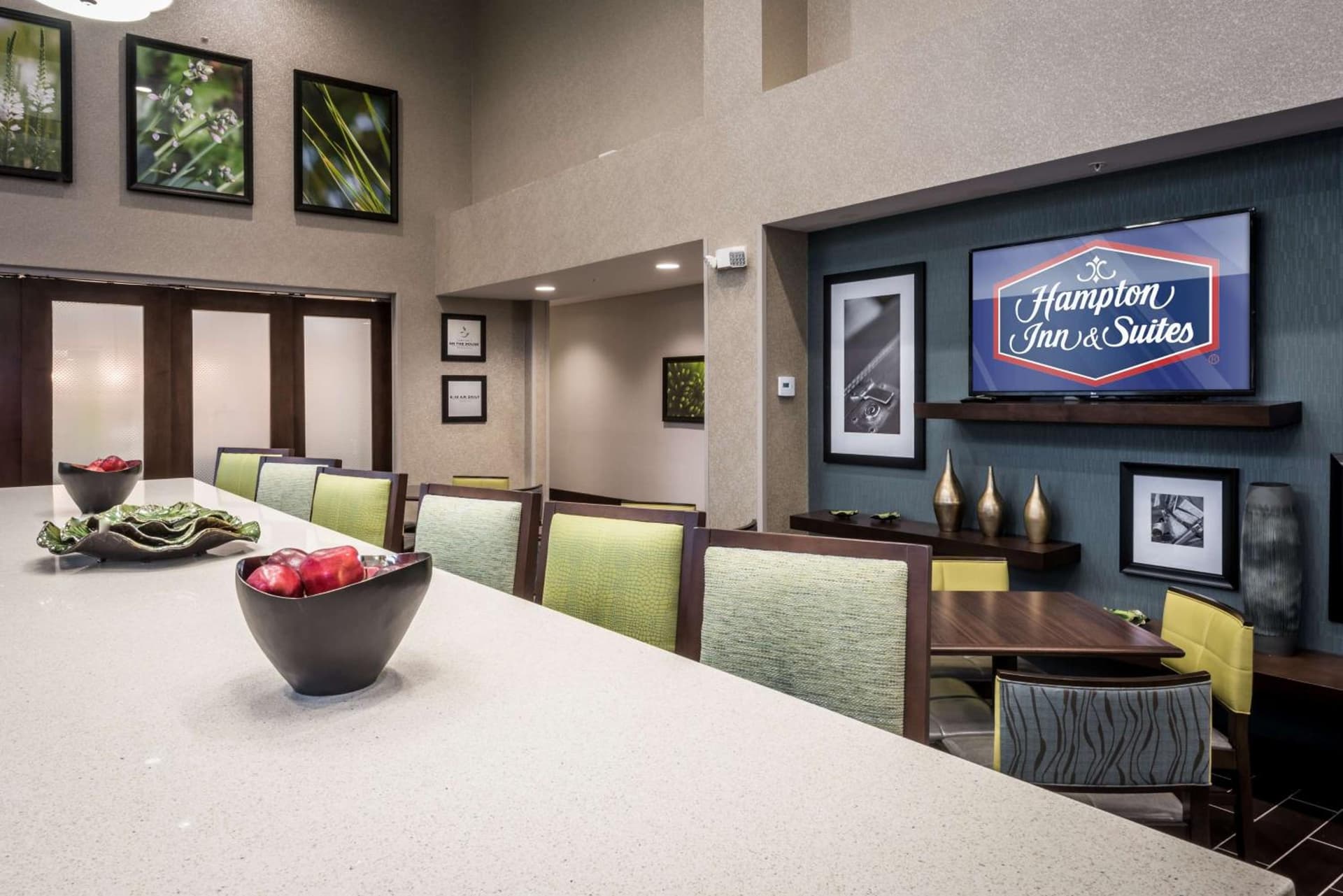 Hampton Inn & Suites By Hilton Hammond, In property views in Hammond, IN — gallery photo 3