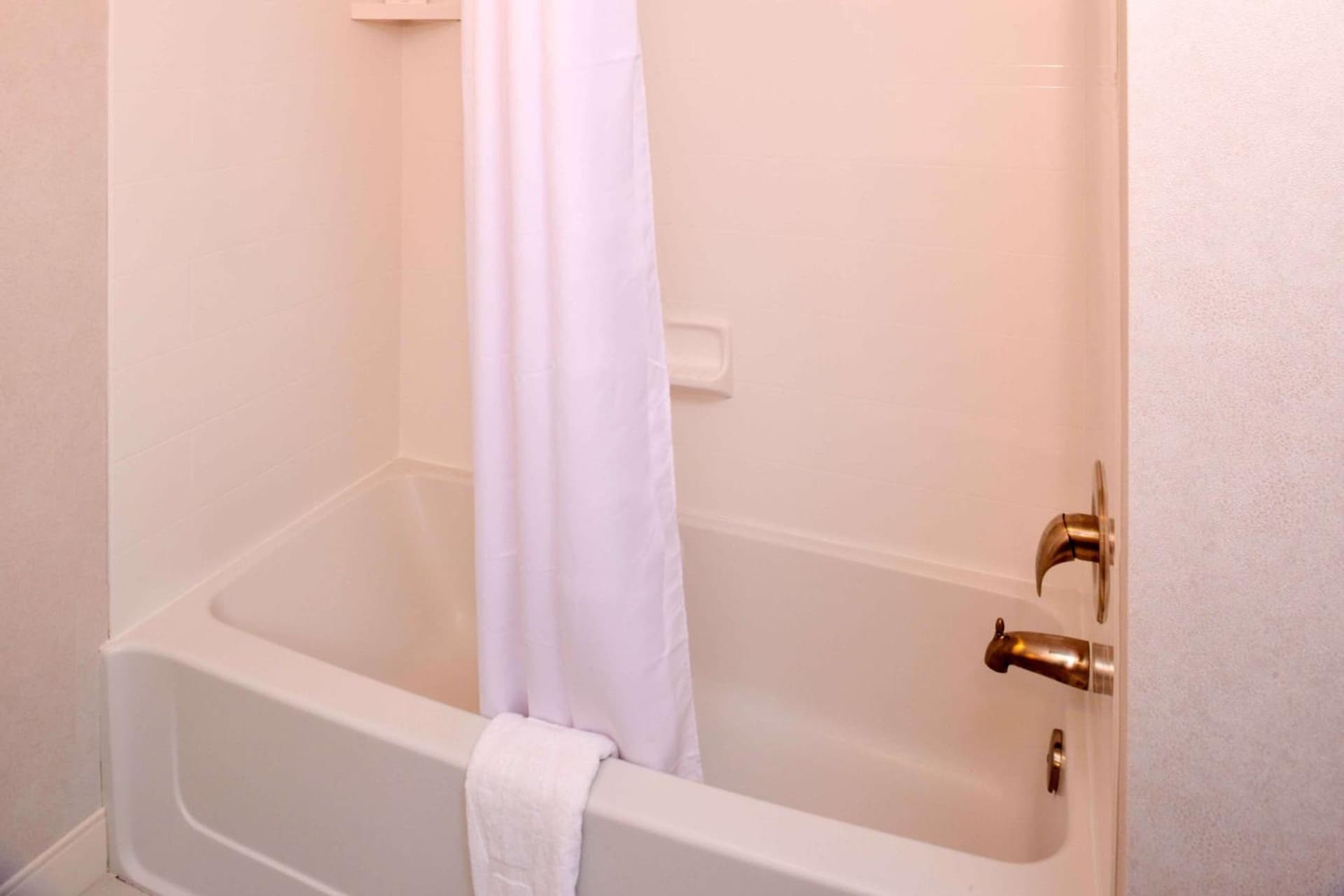 Hampton Inn & Suites Albany-East Greenbush, NY gallery photo in East Greenbush — image 30