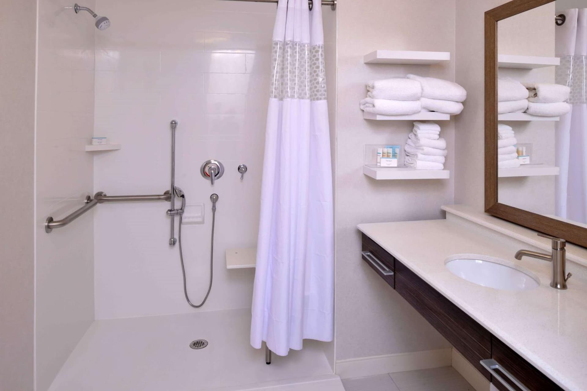 Hampton Inn & Suites Albany-East Greenbush, NY gallery photo in East Greenbush — image 22