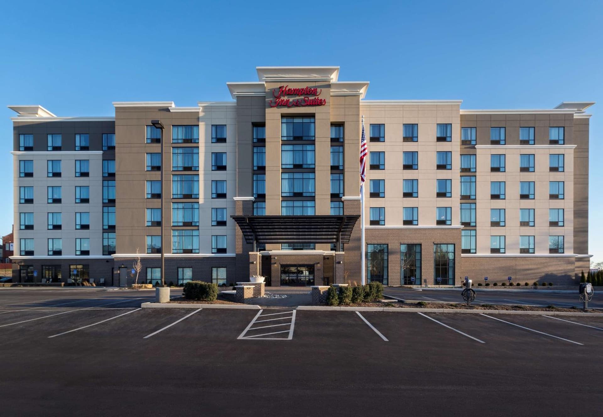 Hampton Inn & Suites Newport/Cincinnati, KY interior in Newport, KY — gallery photo 2